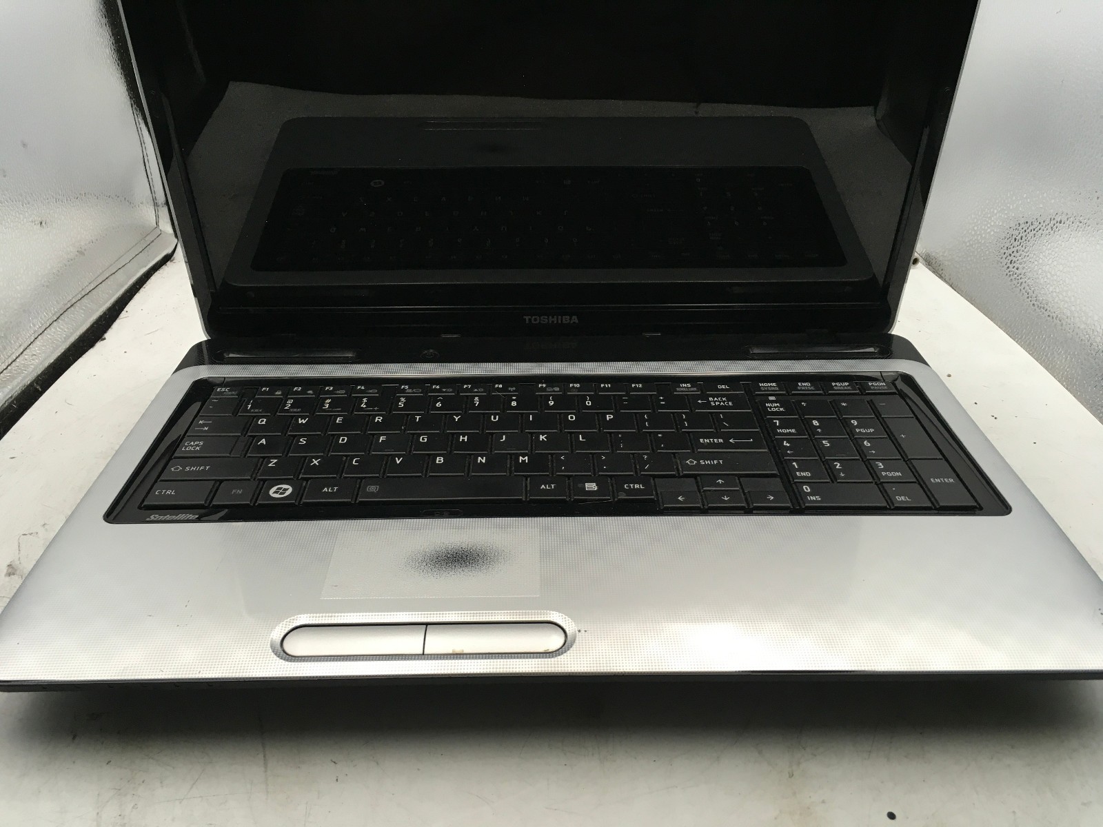 TOSHIBA SATELLITE – FOR PARTS / NO POWER – UKNOWN CPU – 4GB RAM – 15″ -READ – BB