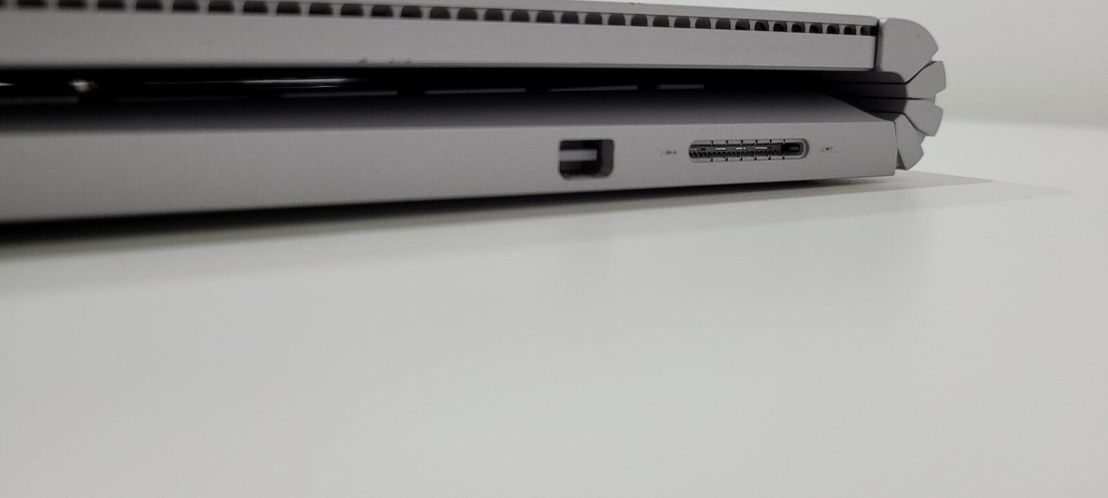 Surface Book 13.5″ Intel Core i7 16GB RAM With (GTX 965M 2GB RAM) 