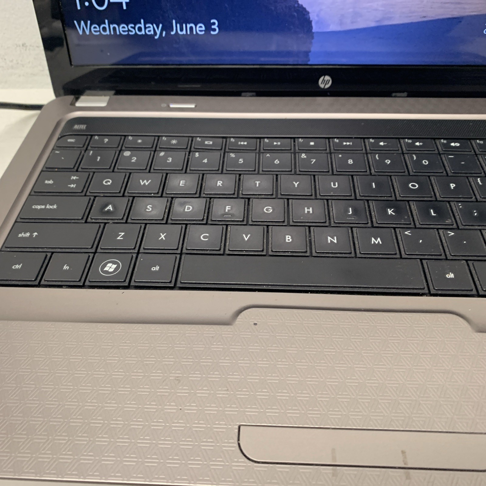 HP NOTEBOOK G42- AMD Athlon P340 3GB Ram 320gb Hhd Wind 10 Home No Activated