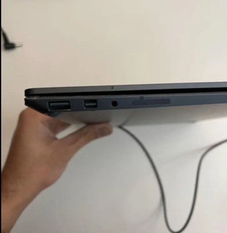 Microsoft Surface Laptop 2 13.5 Inch (256 GB, Intel Core i7 8th Gen., 1.60 GHz,