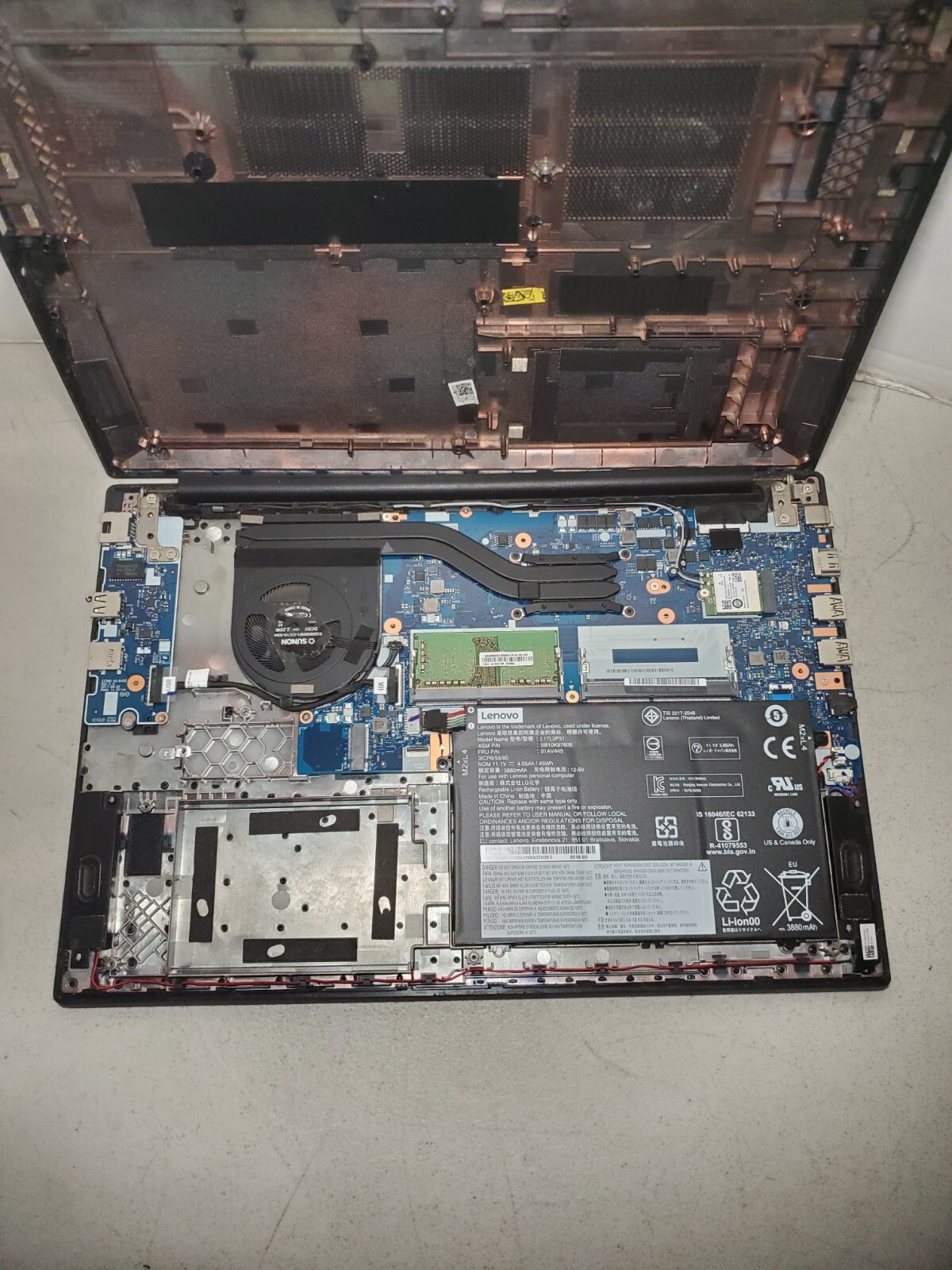 Lenovo ThinkPad E585 15.6″ Ryzen 3 2200U 4GB RAM No HDD/SSD/OS! FAN ERROR! #69