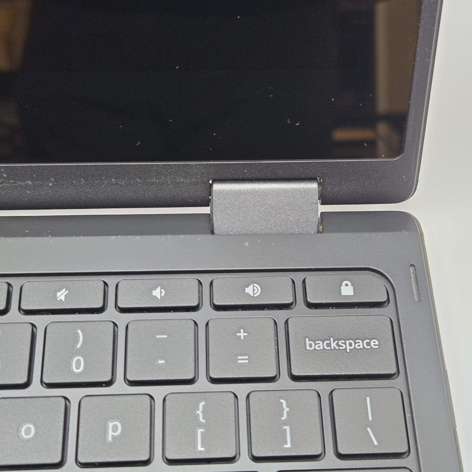 Acer Chromebook R752 Series N18Q6 11″ 32GB 4GB RAM – Cracked Screen Bad Battery