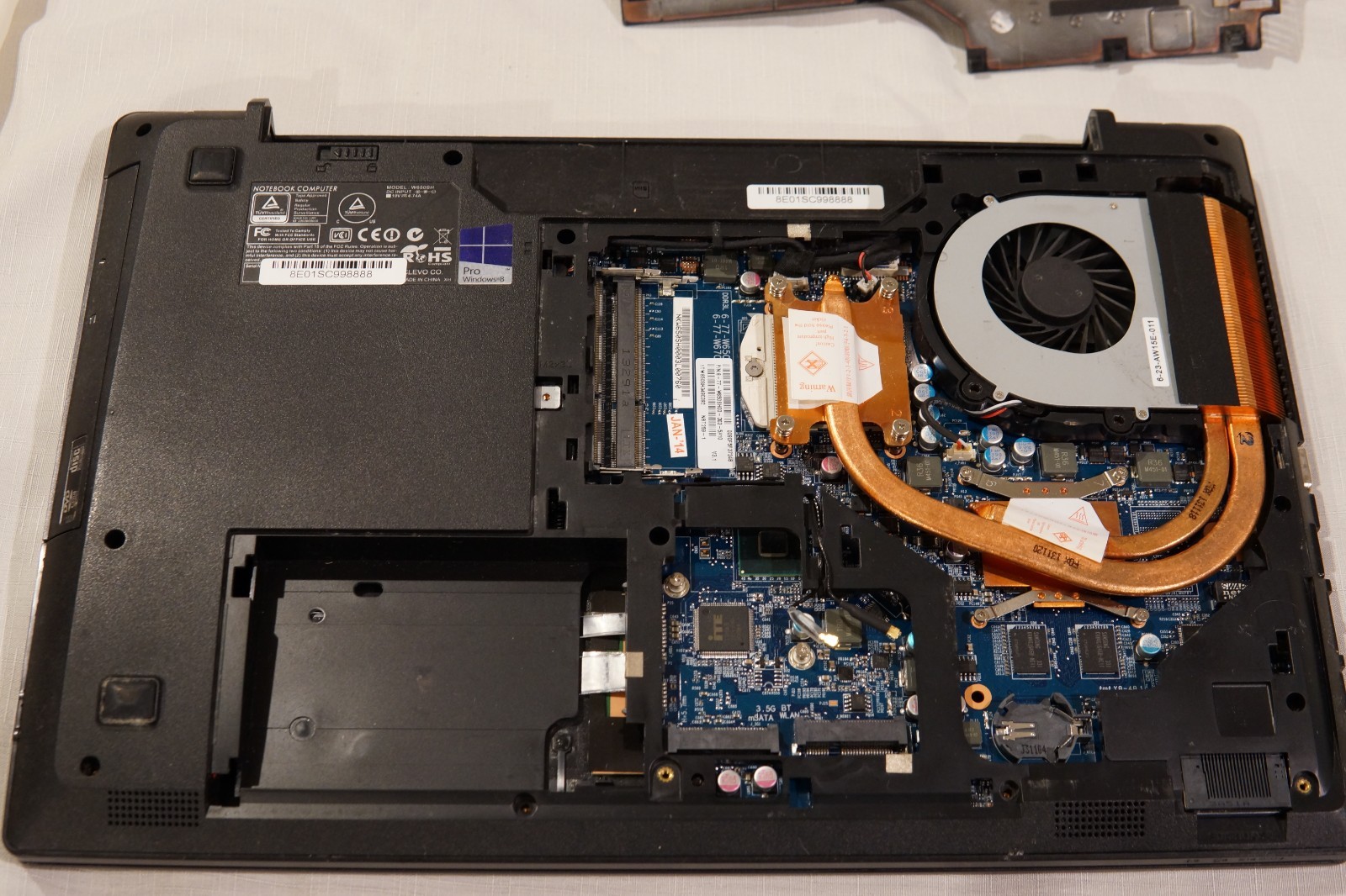 Lot of Laptops for parts. MacBook A1181, Toshiba P300D, Clevo W650SH