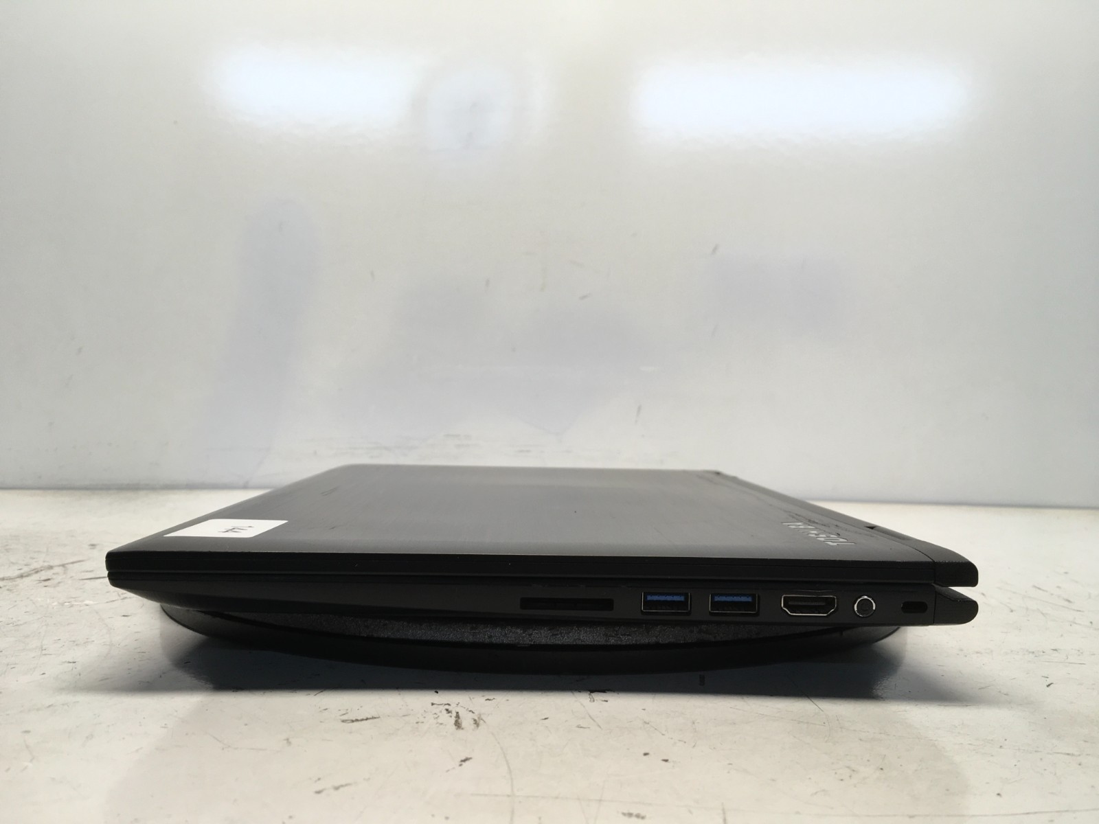 Toshiba Satellite E45W-C4200 Intel i3-5015U 2.1GHz 6 GB NO HDD