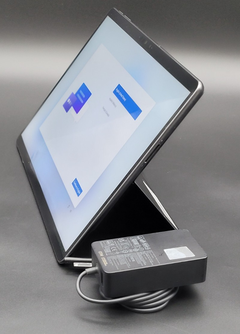 Microsoft Surface Pro 9 13″ i5-1235U 8GB RAM 256GB SSD 2038 Win11 Tablet