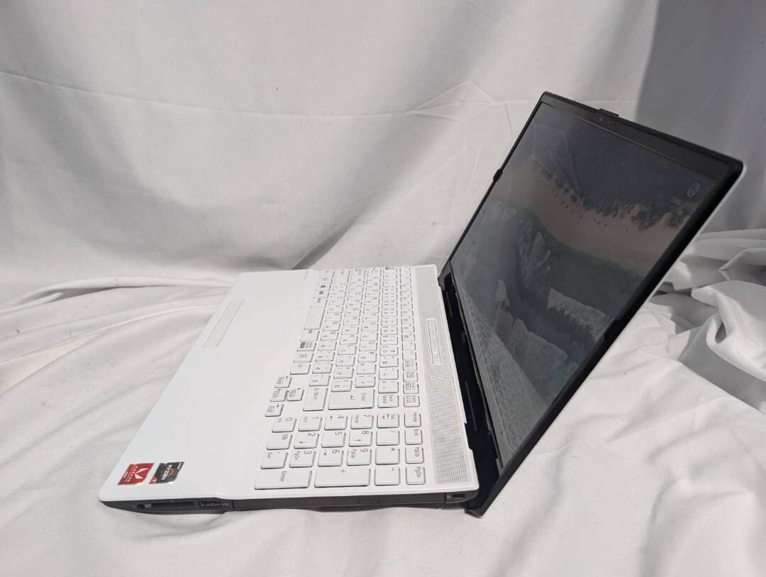 NEC Lavie VEGA Ryzen 7 3750H 15.6″ FHD IPS 8GB RAM 256GB SSD Used w/ AC