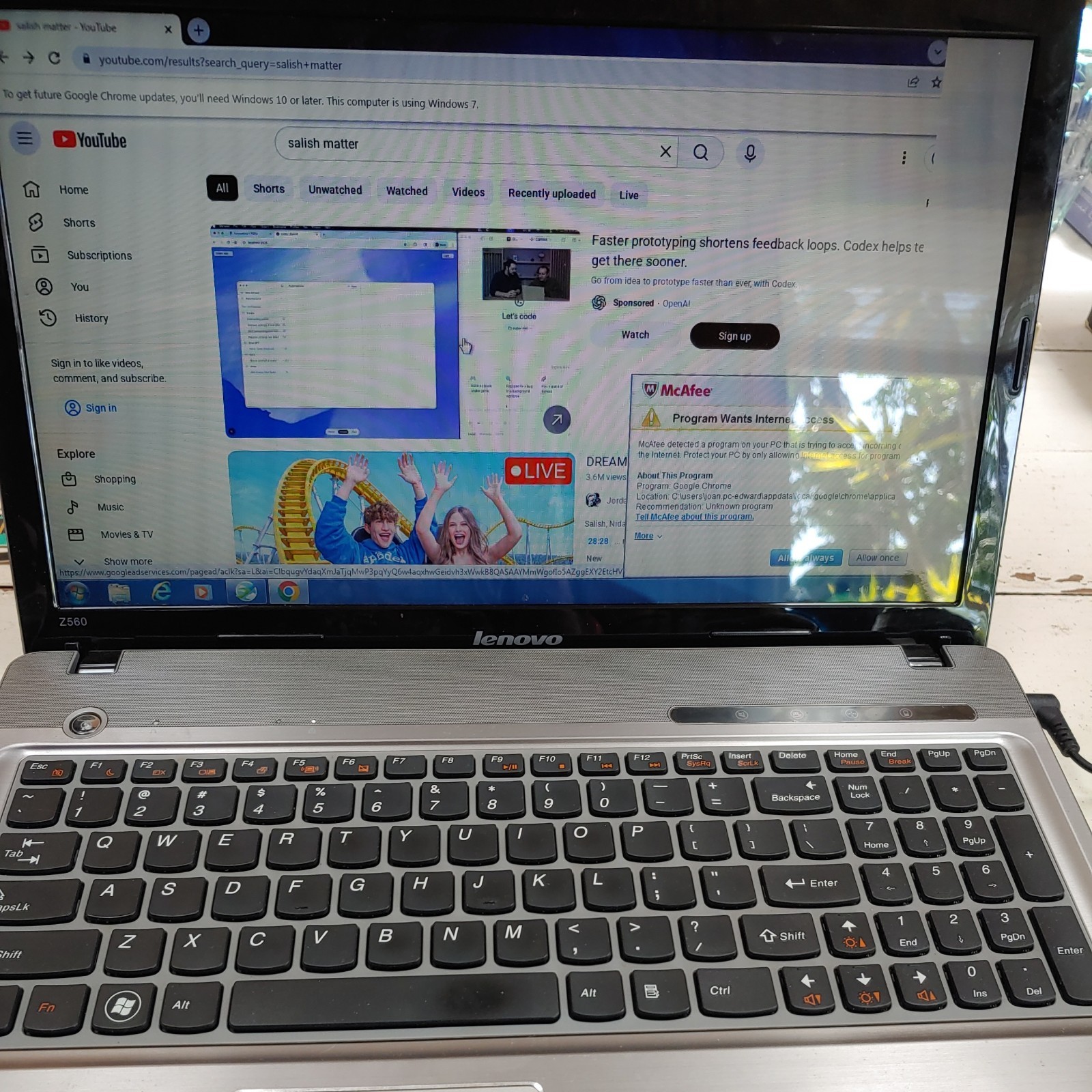Lenovo IdeaPad Z560 15.6″ Laptop Intel i3 M380/2.53GHz/4 GB RAM/320GB HDD/Win 7