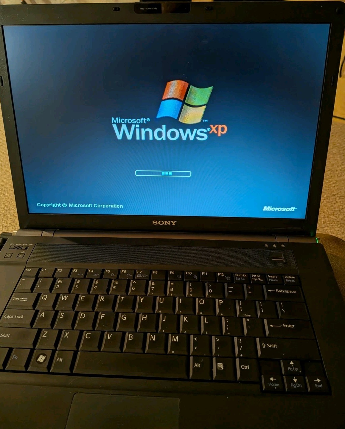 Vintage Sony Vaio VGN-BZ562P20 Laptop 15.6 LCD PCG-9Z1L. w/ adapter & Dell bag.