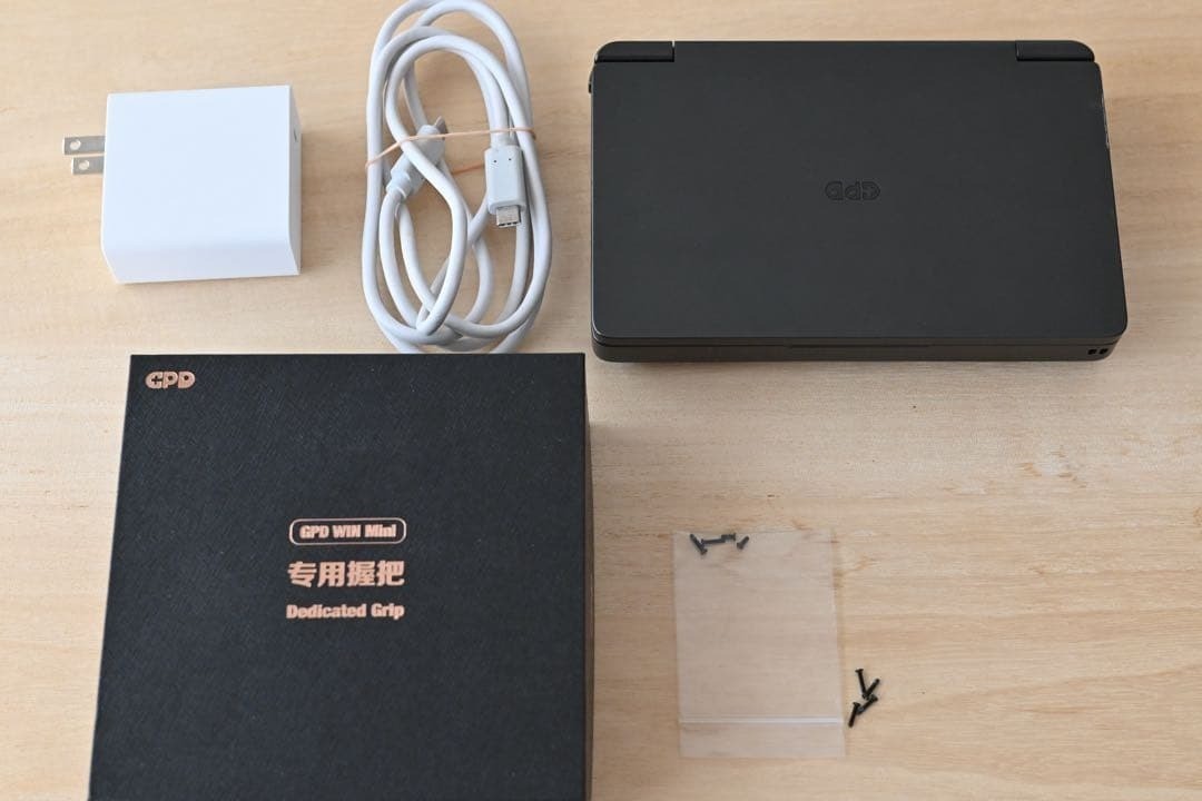GPD WIN Mini Ryzen7-8840U 32GB SSD2TB