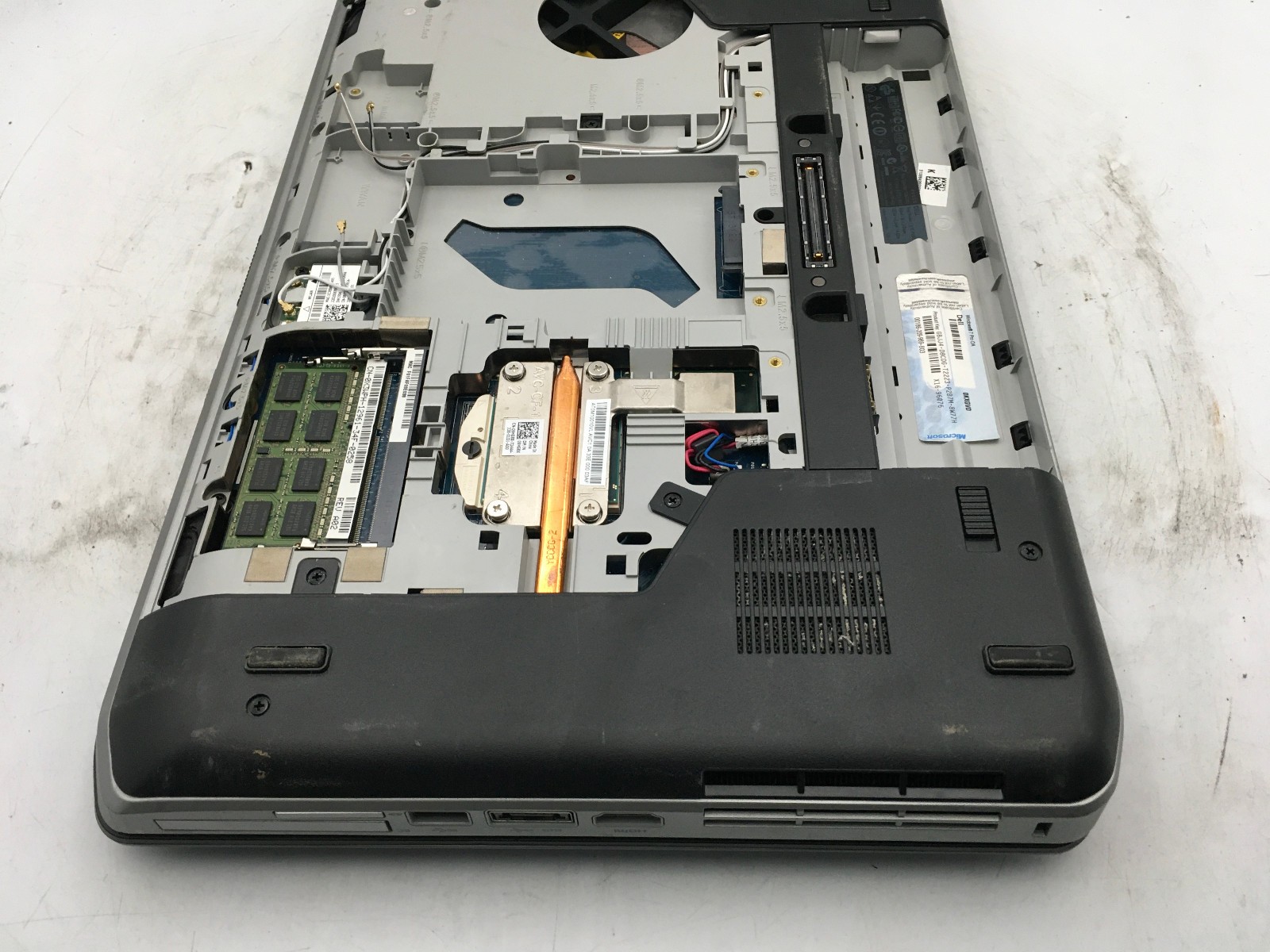 DELL LATITUDE E5530 – FOR PARTS/BAD LCD – INTEL I5 3RD GEN – 4GB RAM – READ – BB