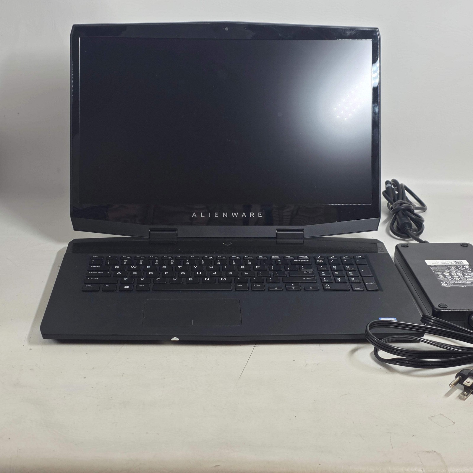 Alienware M17 D6USBF 17.3″ i7-8750H 2.2GHz 16GB RAM 954GB SSD 932GB HDD GeForce