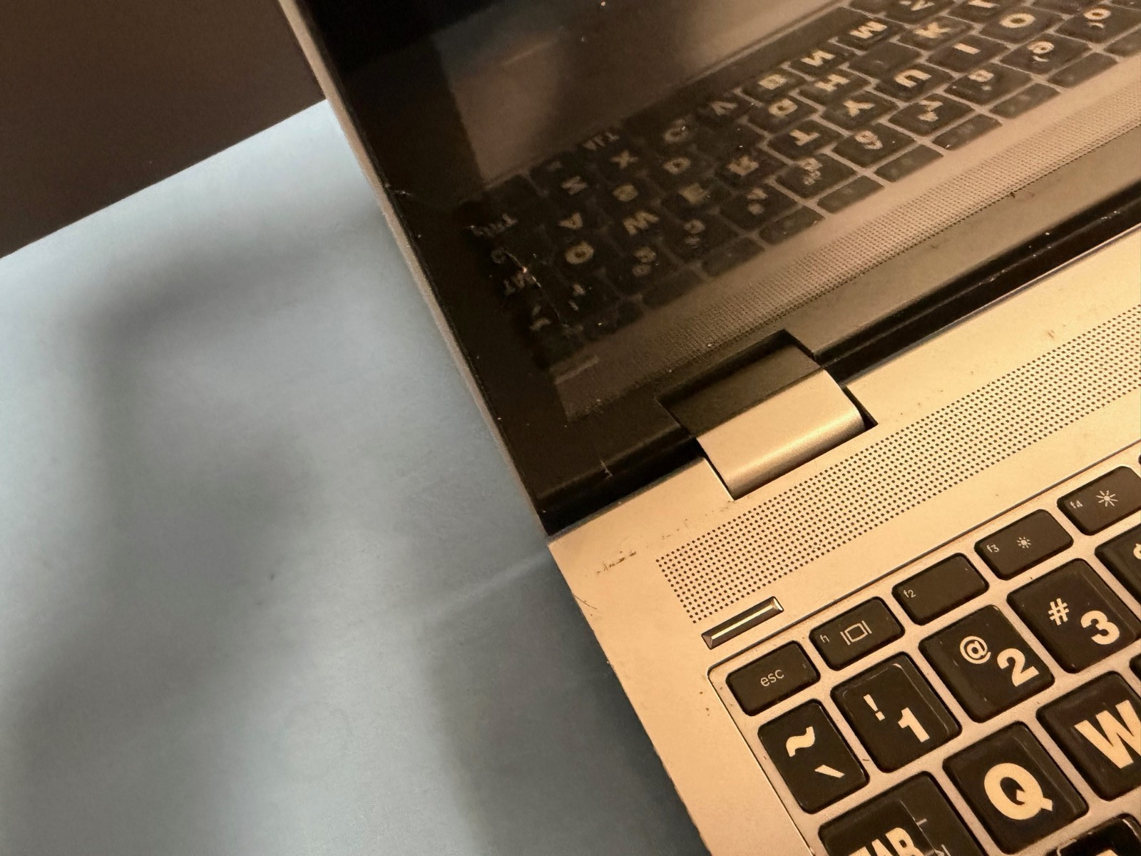 HP 650 G4 PROBOOK LAPTOP – I5 7200U / 4GB RAM / NO HDD – CRACKED GLASS