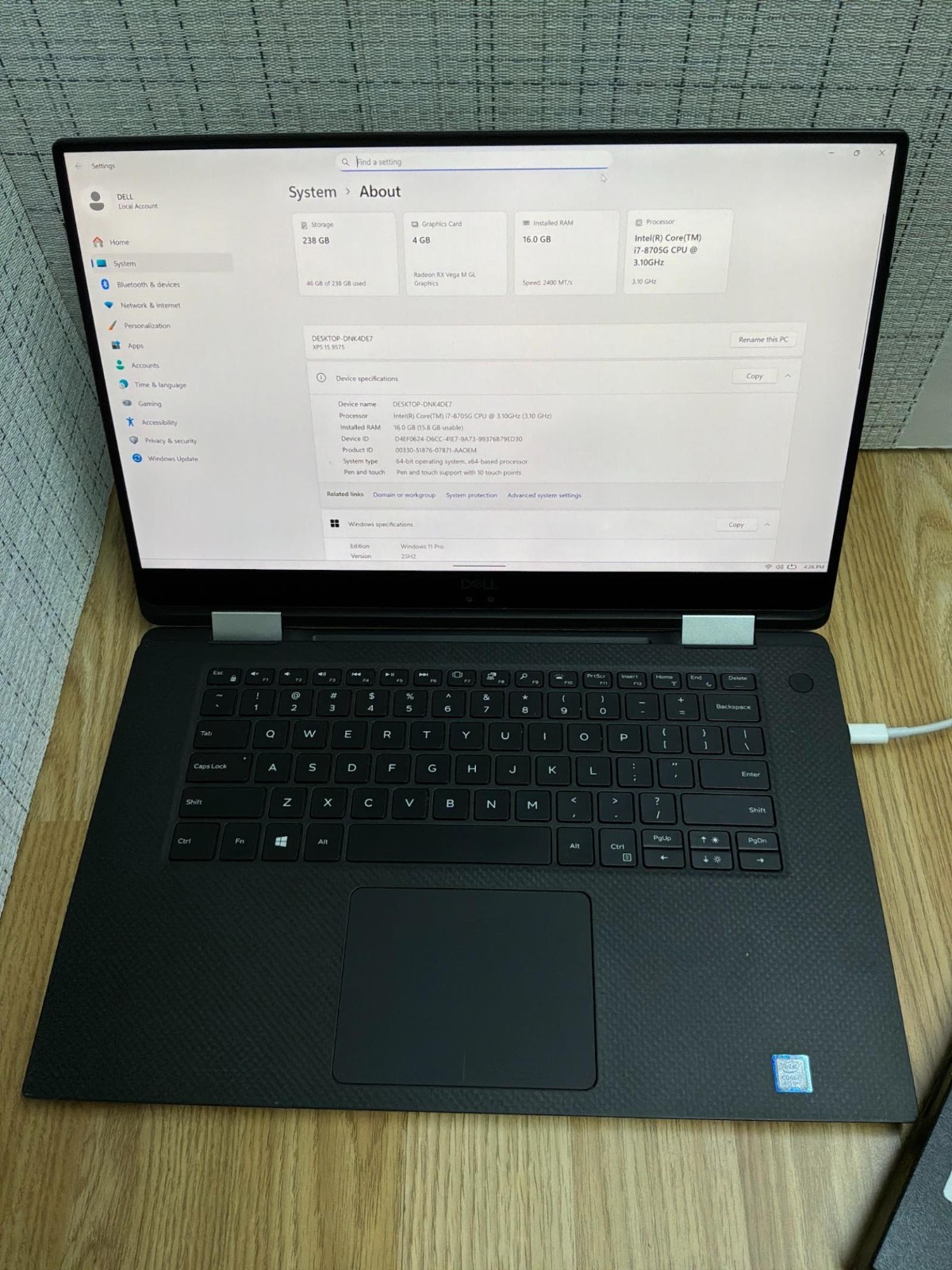Dell XPS 15 9575 2-in-1 i7-8705G 16GB 256GB SSD 4GB Radeon Vega Touch Laptop