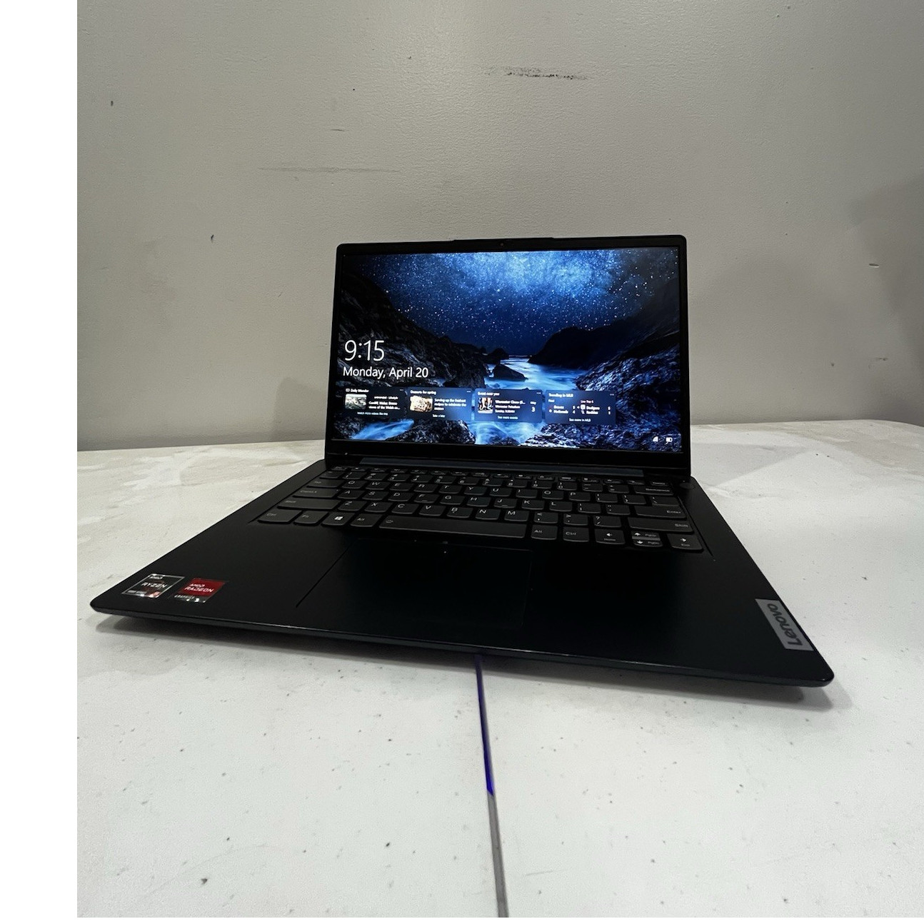 Lenovo AMD Ryzen 5 Windows 10 Laptop Black Integrated Graphics AMAZING CONDITION