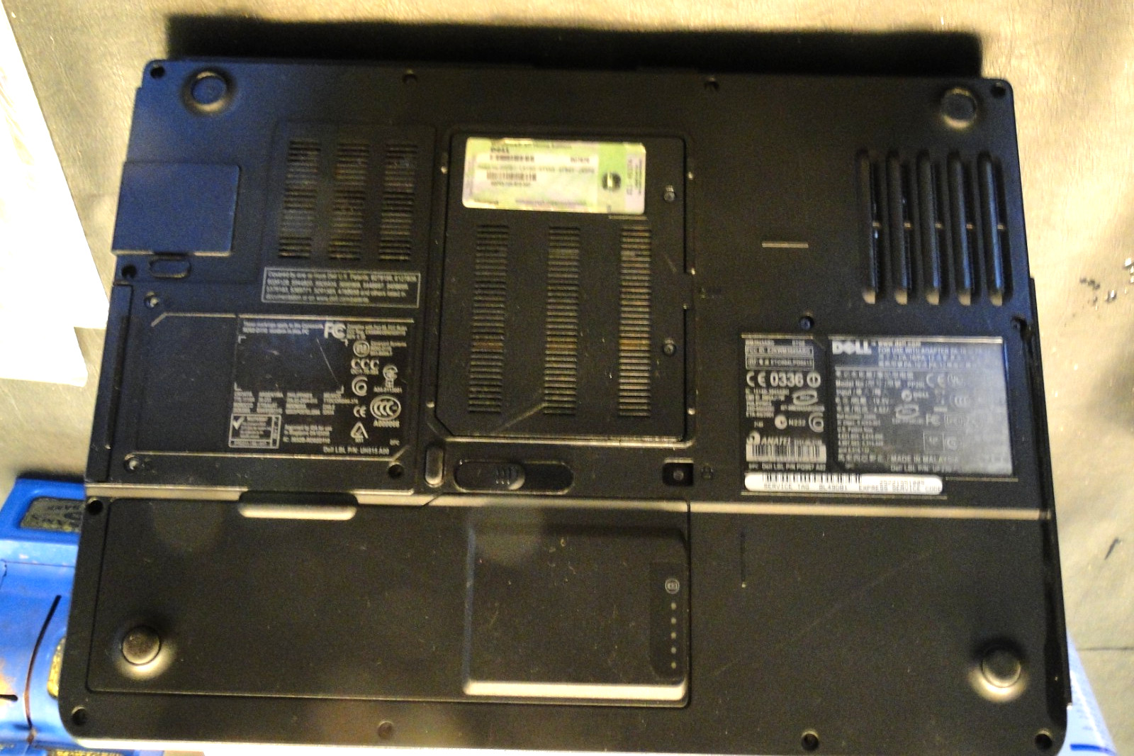 Dell Inspiron E1505 Laptop (Parts or Repair Only) Centrino WM3945ABG Powers On