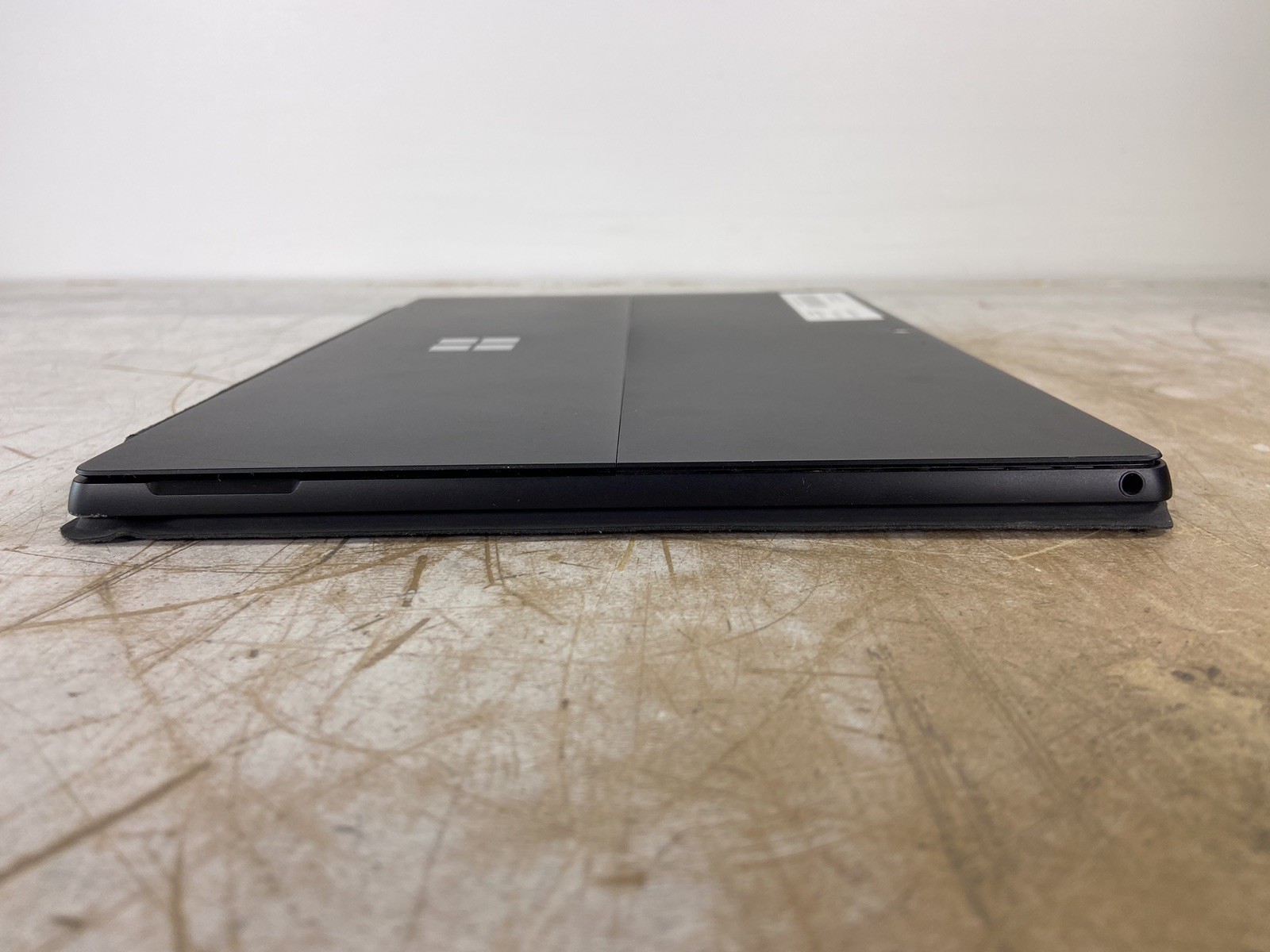 MICROSOFT SURFACE 1866 i5-1035G4 @ 1.1 GHz, 8GB RAM, 256GB SSD, WINDOWS 10