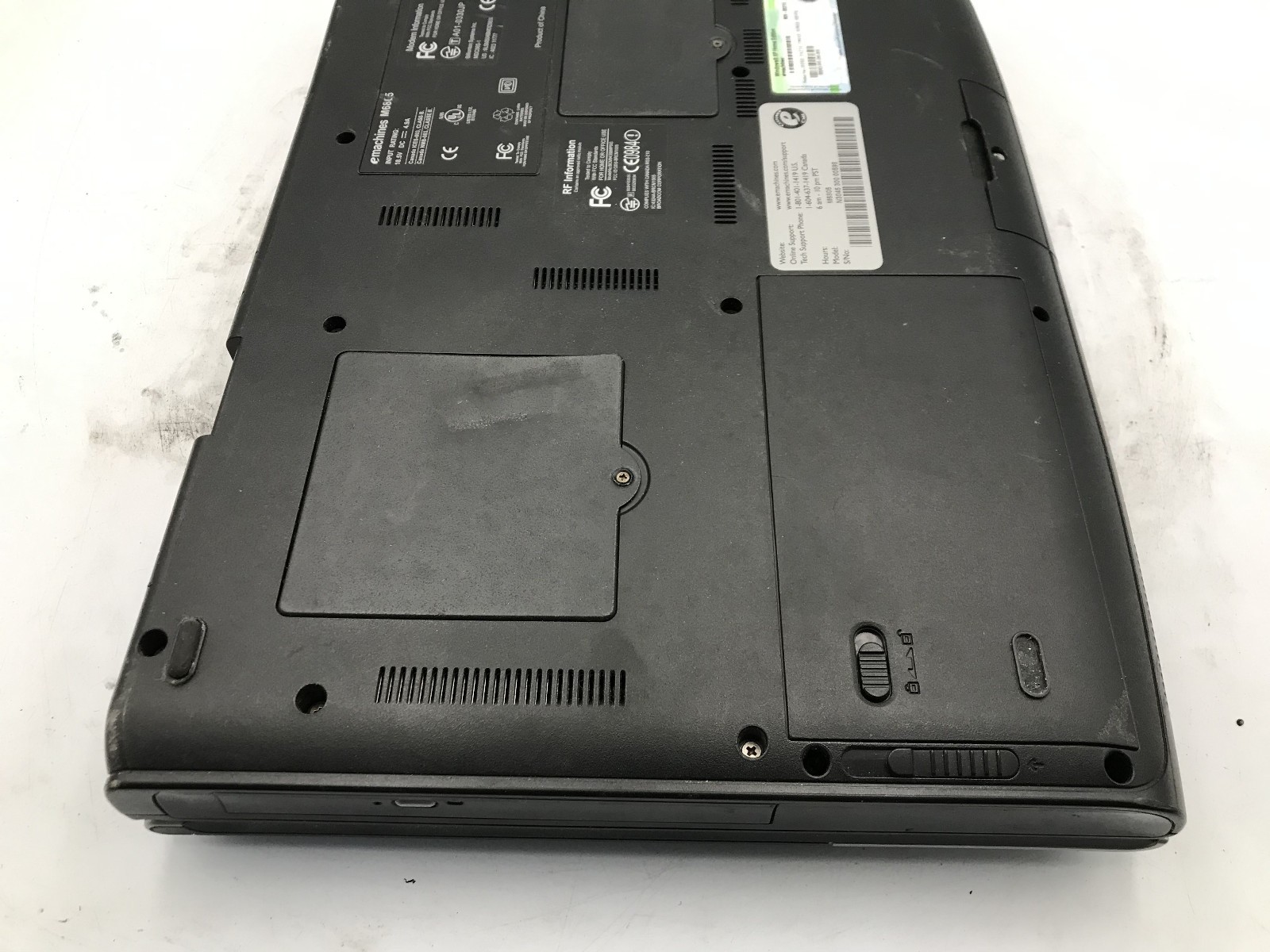 E MACHINES M6805 – FOR PARTS/BROKEN LCD – AMD ATHLON 64 – 256MB RAM – READ – BB!