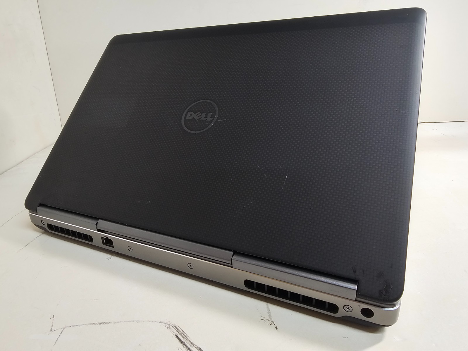 Dell Precision 7520 Laptop – 2.9 GHz i7-7820HQ 16GB 256GB SSD M1200 15.6″