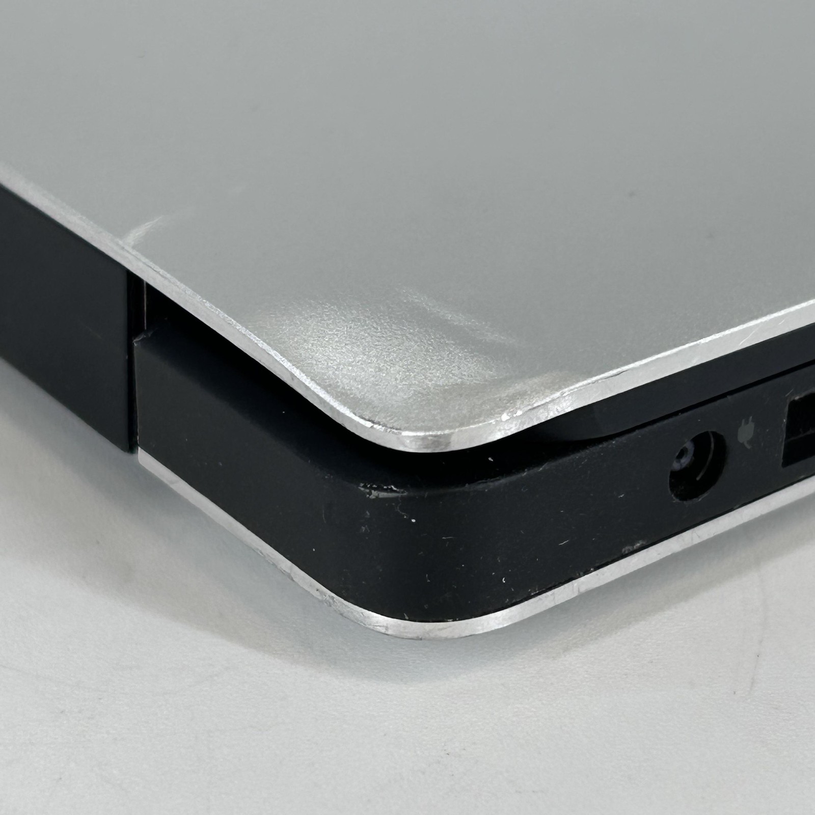 Dell XPS 15 9570 4K TOUCH i7-8750H 2.20GHz 32GB 1TB GTX 1050 Ti Max-Q BENT FRAME
