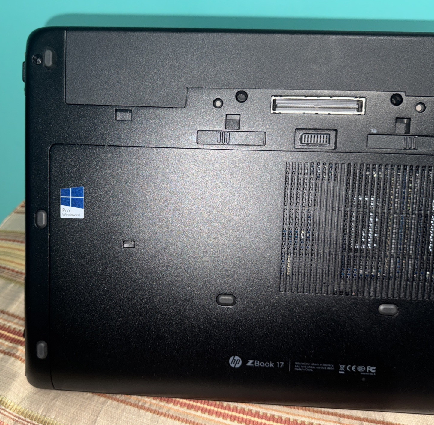 HP ZBOOK 17 G1 (i7-7820HQ 3.90GHZ, 512GB SSD, No RAM, Quadro P3000) FOR PARTS