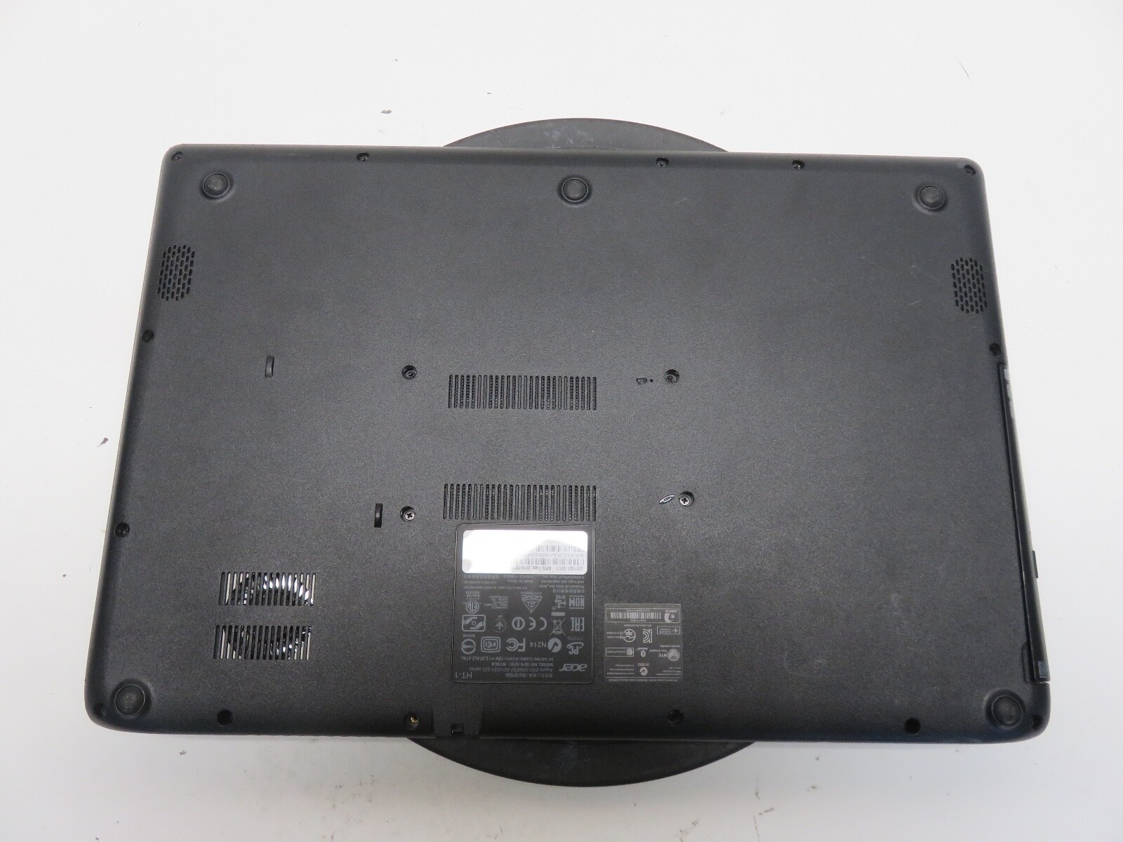 Acer ES 15 AMD Quad-Core Processor E2-6110 1.5GHz 4 GB NO HDD No Batt READ