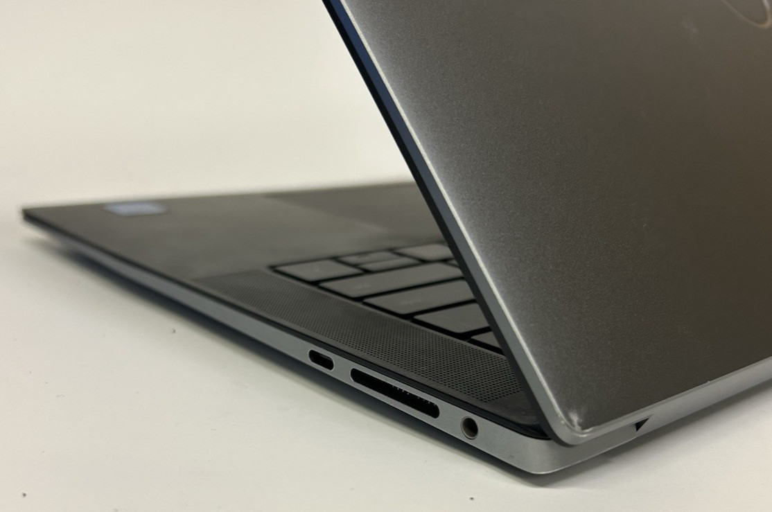 Dell Precision 5570 15.6″ UHD+ 4K Touch i5-12600H – 4GB RTX A1000 – NO SSD / RAM