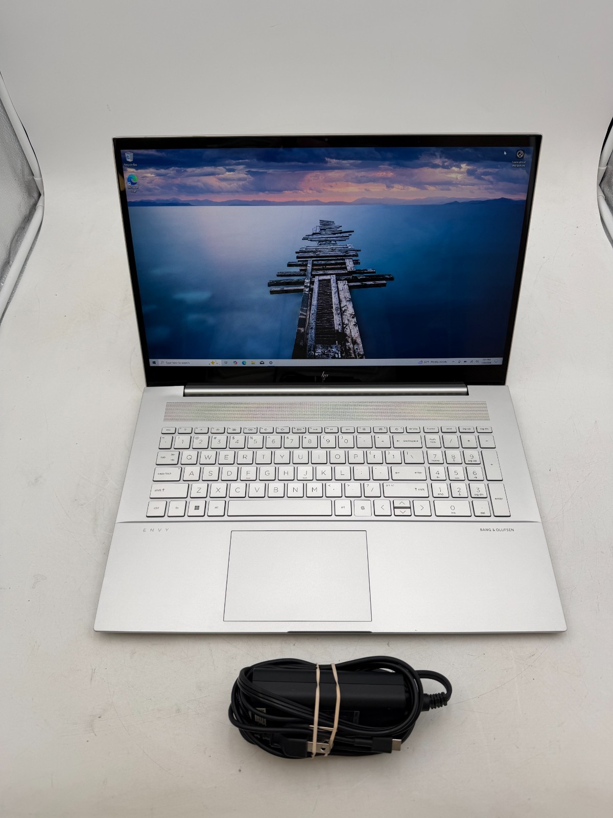 HP Envy Laptop 17m-ch1013dx 17.3″ 512 GB SSD 12 GB RAM i7-1195G7 Windows 10 Home