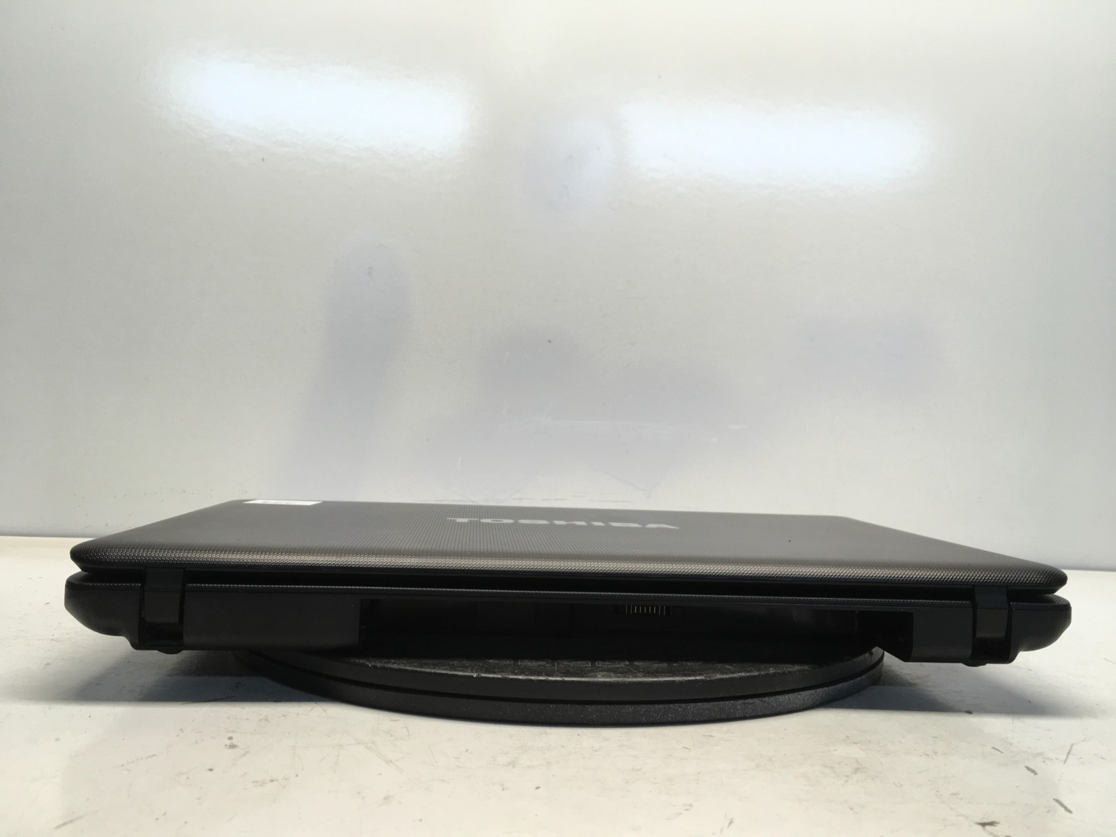 Toshiba Satellite C655-S5049 Intel Celeron 900 2.2GHz 2 GB NO HDD/Battery