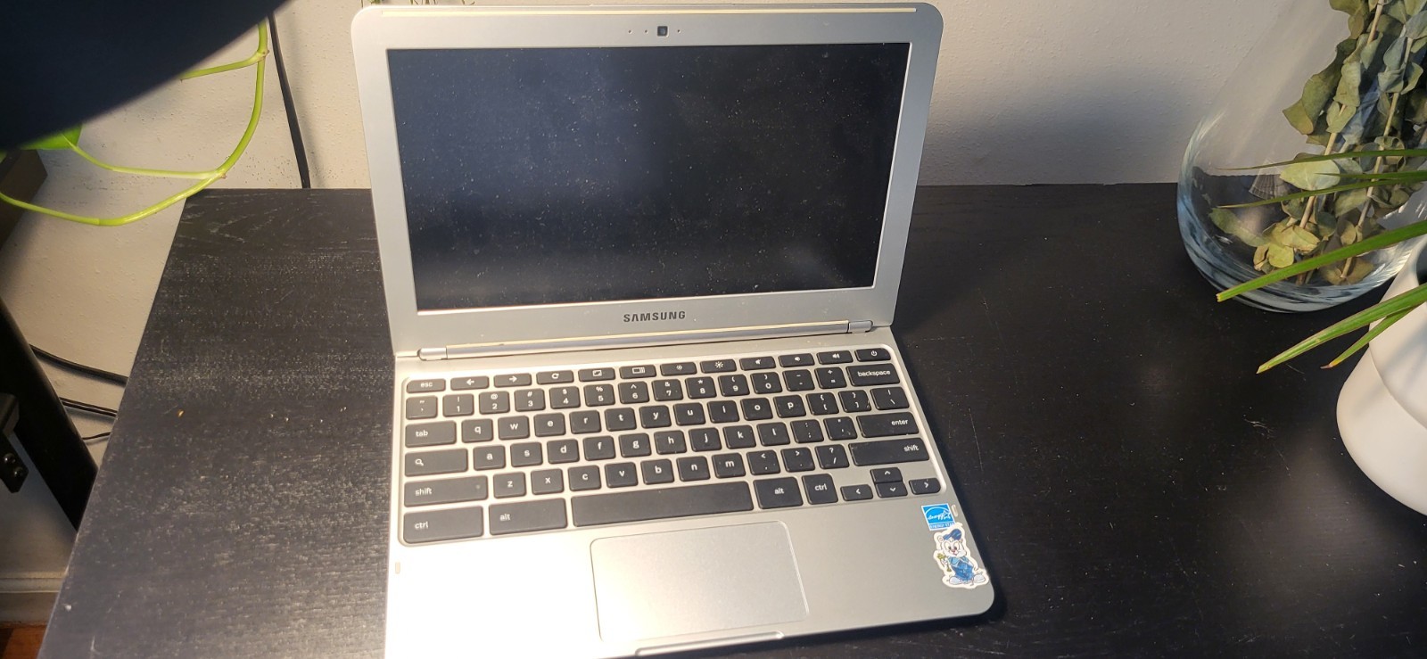 Samsung Chromebook XE303C12 11.6″ Laptop 2GB RAM 16GB Silver w/ Charger