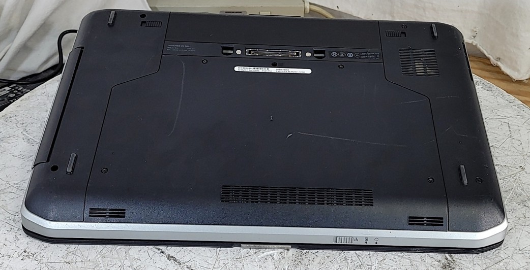 DELL LATITUDE E5520 Laptop Core I5-2520M 3GB 250GB SEE NOTES