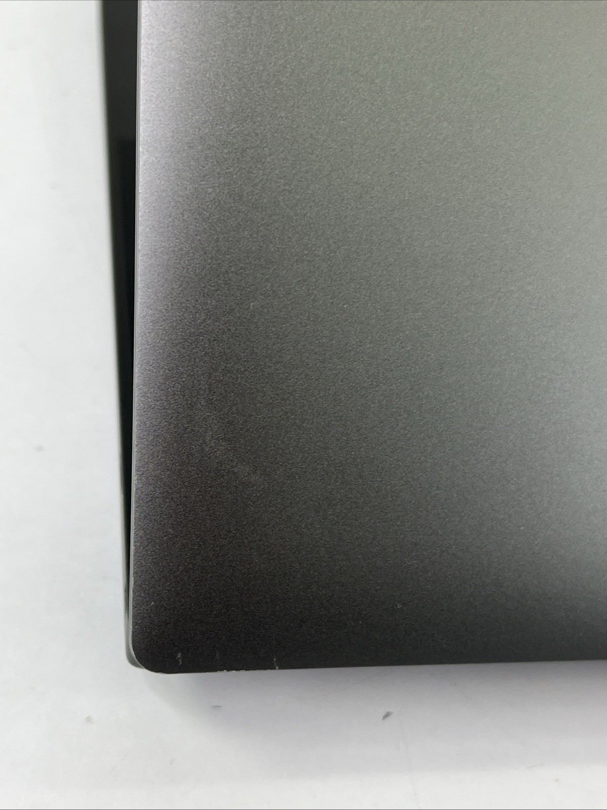 Dell Precision 5690 16″ Core Ultra 7 155H 32GB 1TB SSD RTX 1000 Ada w/AC READ