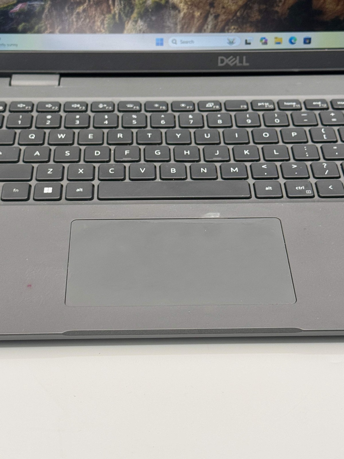 Dell Latitude Laptop 3540 14″ i5 16GB 256GB Gray P170G