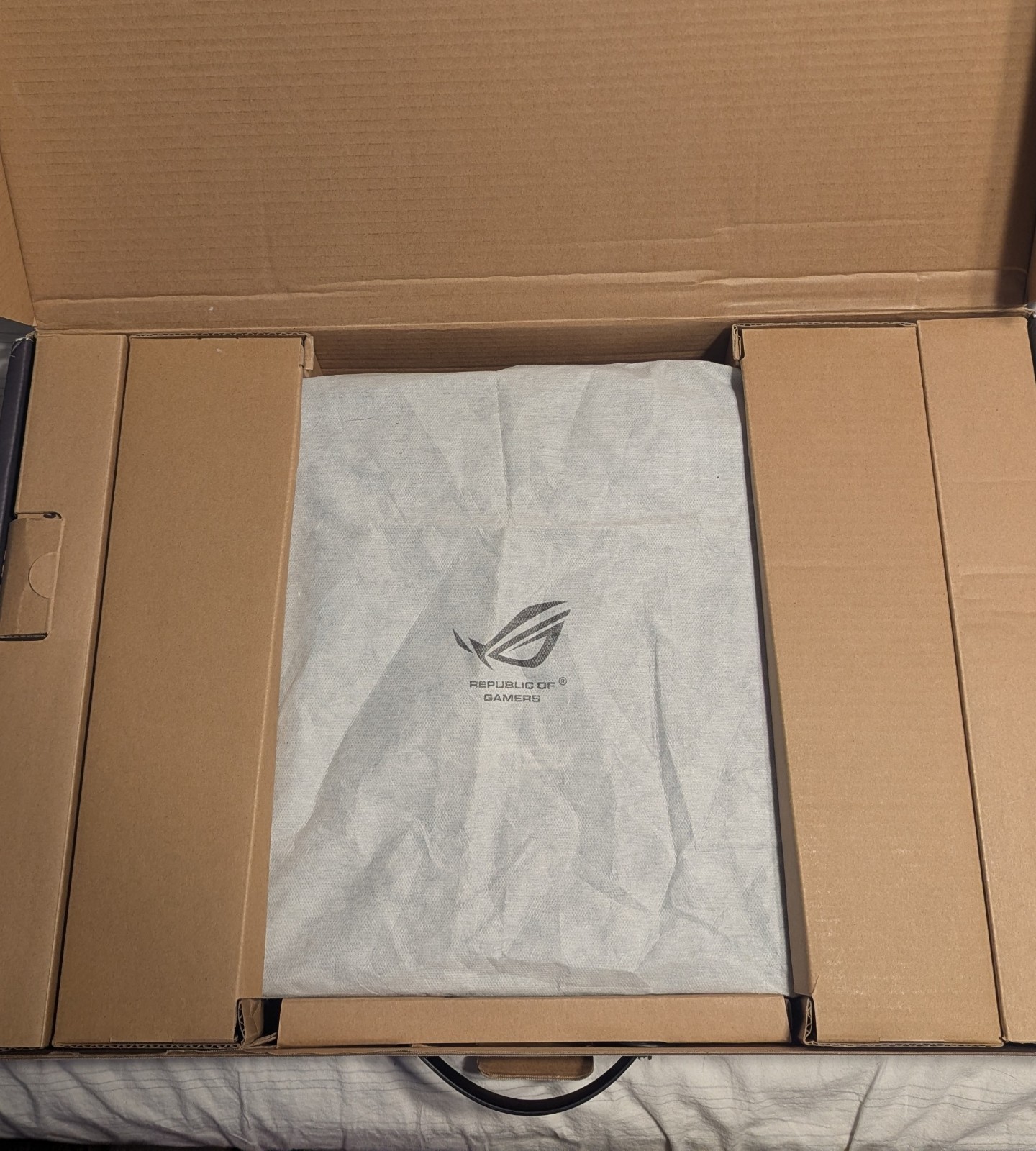 ASUS ROG G750JH A.C. Blk Flg 17.3in. (1TB, Intel Core i7 4th Gen., 2.4GHz, 24GB)