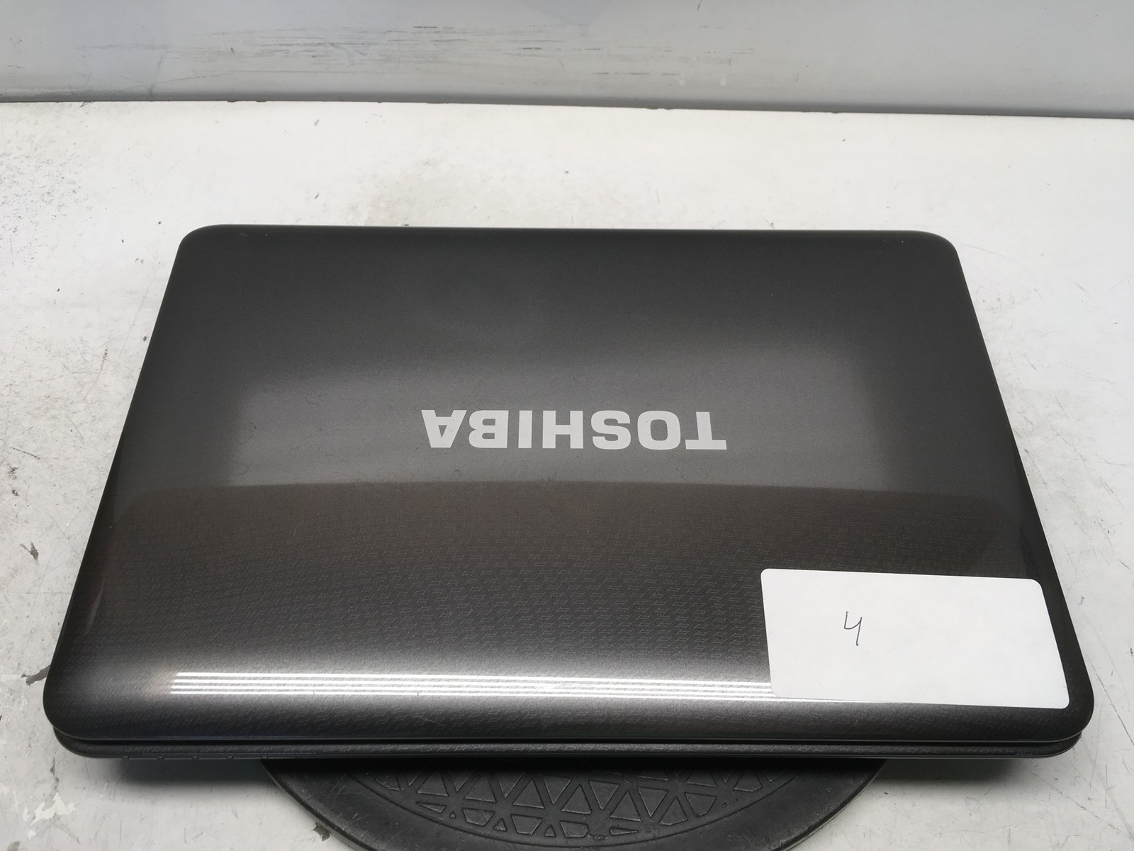 Toshiba Satellite L645D-S4030 AMD Turion II P520 2.3GHz 4 GB NO HDD No Batt