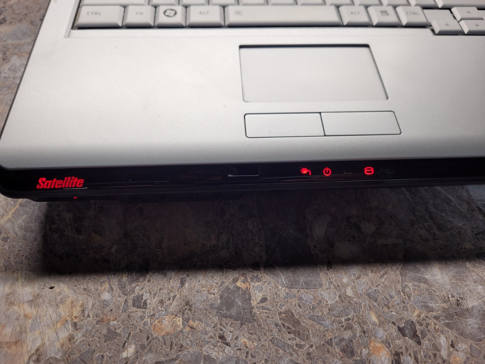 Toshiba Satellite X205 ‘Baby Qosmio’ 1.66ghz 2gb 1tb 8700m GT Retro Gaming Win V