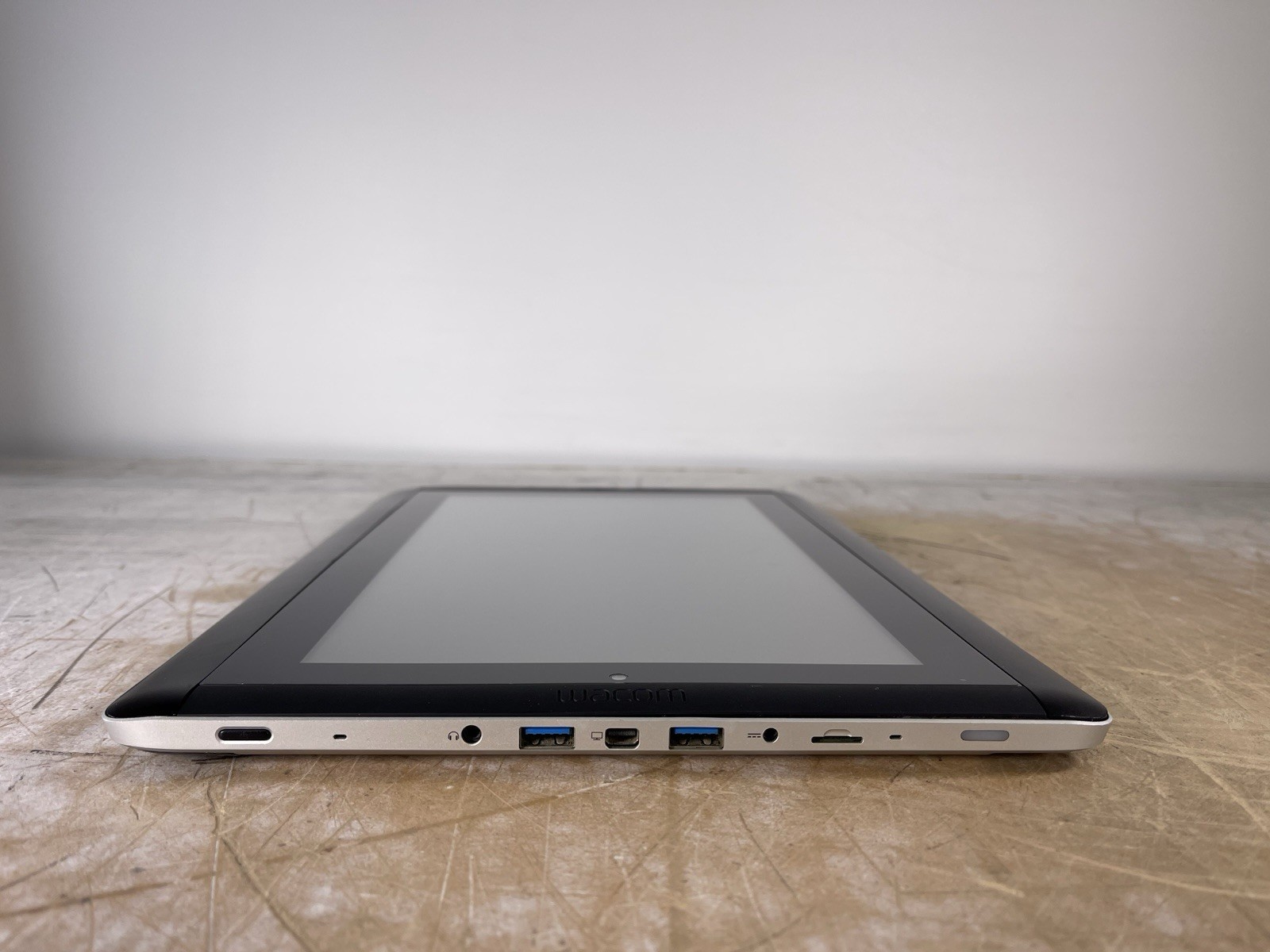 WACOM DTH-W1300 i7-3517U @ 1.9 GHz, 8GB RAM, NO HDD/OS – (FOR PARTS)