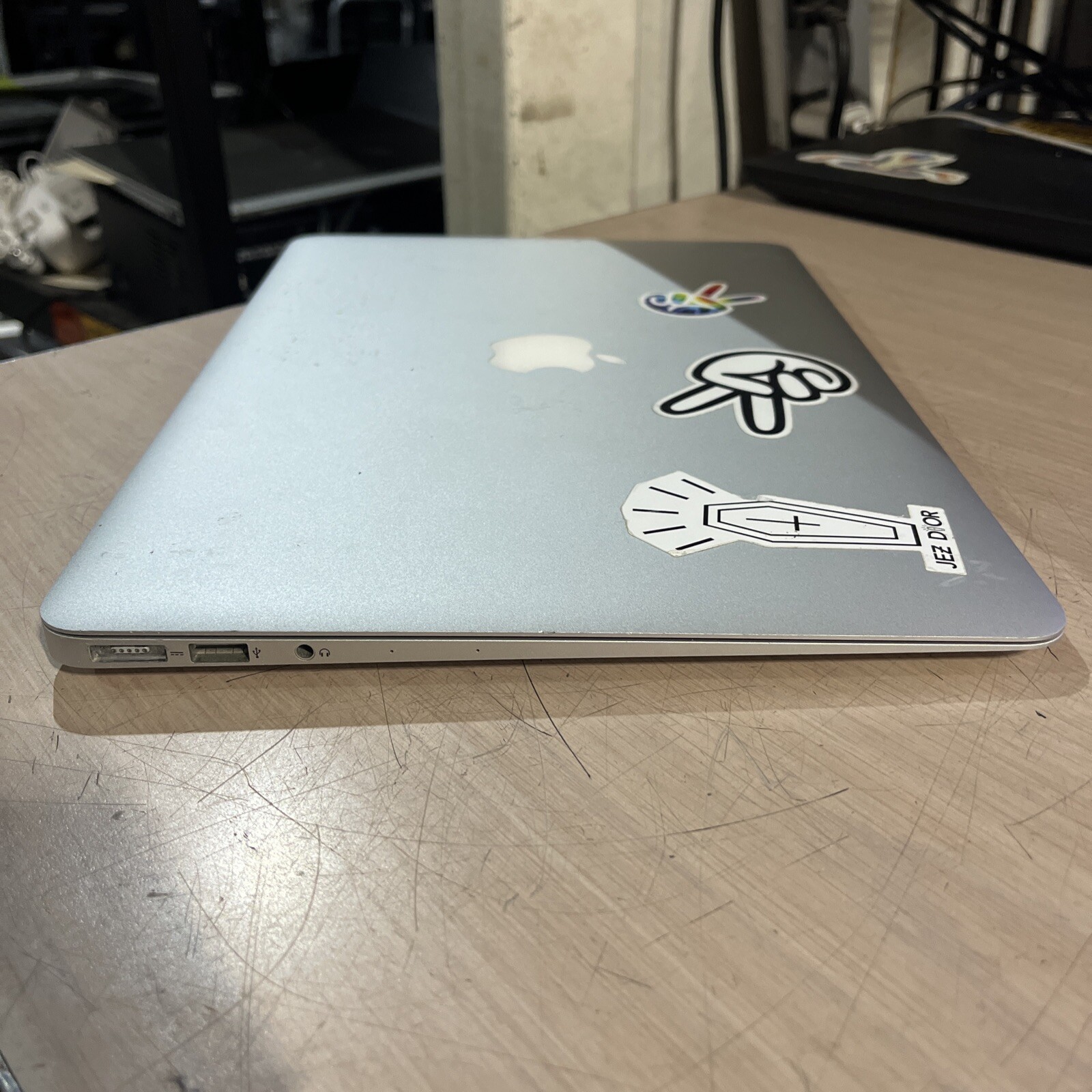 APPLE MACBOOK AIR 13″ MID-2013 CORE I5-4250U 1.3GHZ 4GB RAM ,