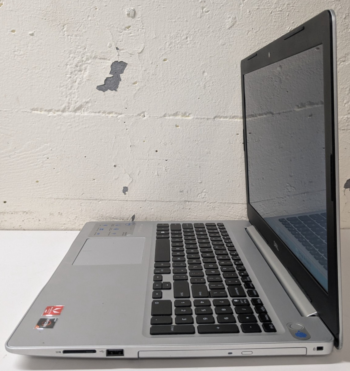 Dell Inspiron 5575 15.6″ AMD Ryzen 5 2500U 16GB 1TB HDD No OS SOLD AS-IS