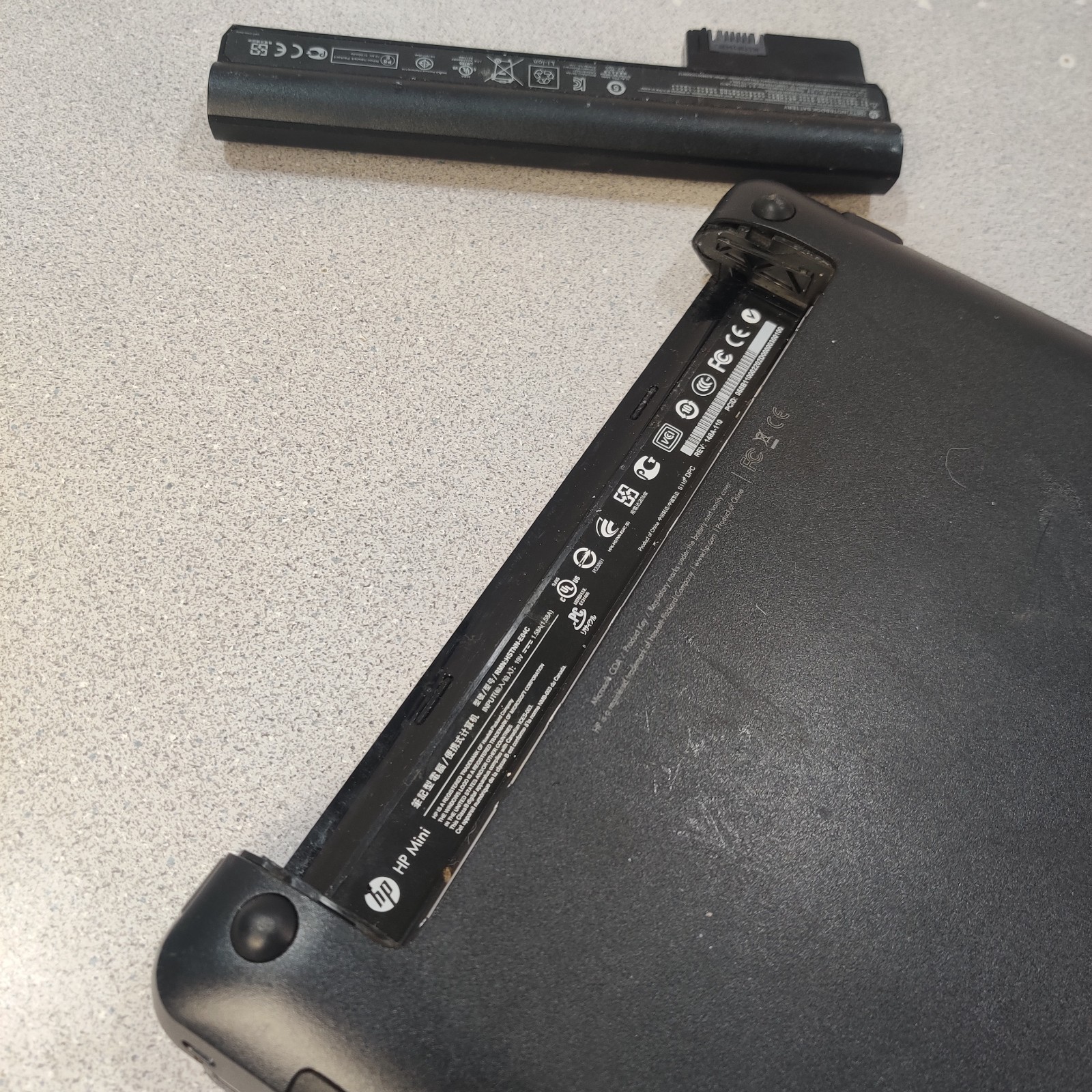 TESTED – HP Mini 110-3135DX – 10” Laptop – NEEDS NEW BATTERY & CHARGER