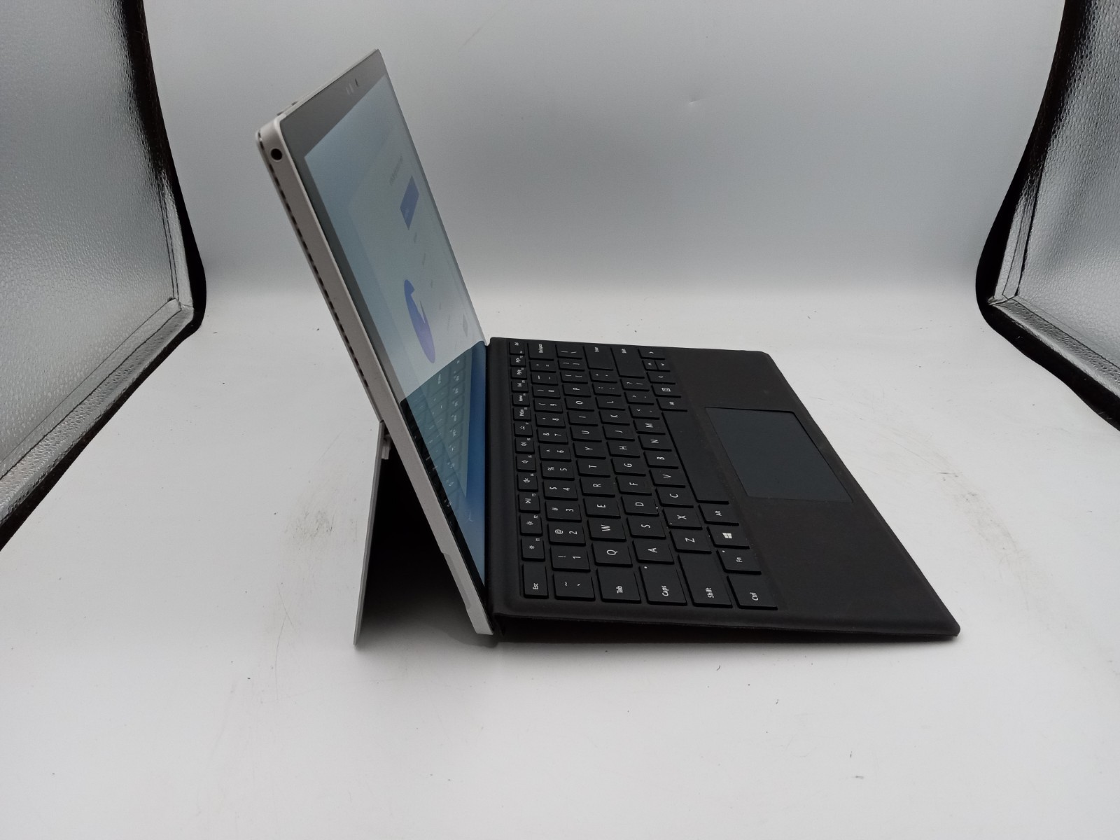 Microsoft Surface Pro 4 1724 12.3″ i7-6650U 16GB RAM 256GB SSD Windows 11 -RR