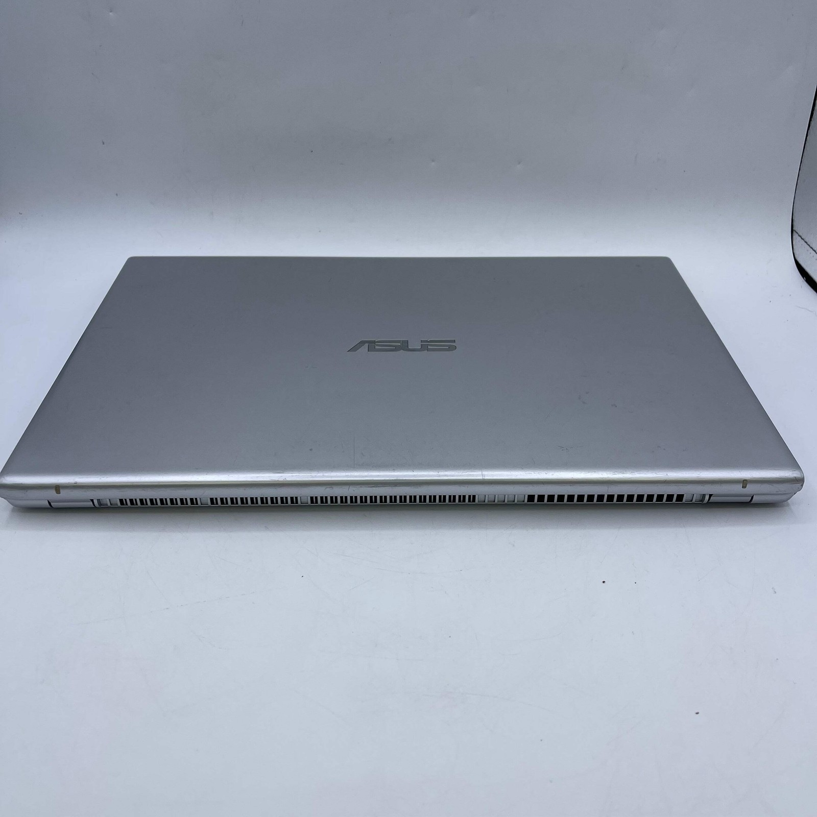 Asus Vivobook 15 X512F 15.6″ i5-8265U 1.6GHz 8GB RAM 512GB SSD GeForce MX230