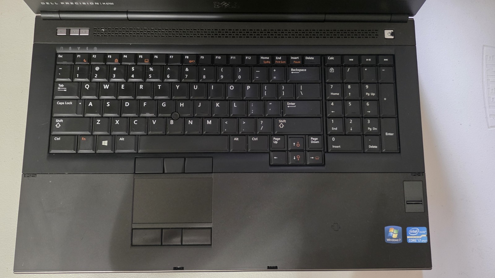 Dell Precision M6700 17.3″ i7-3540M 3.00GHz 8GB 256GB SATA SSD Linux FirePro