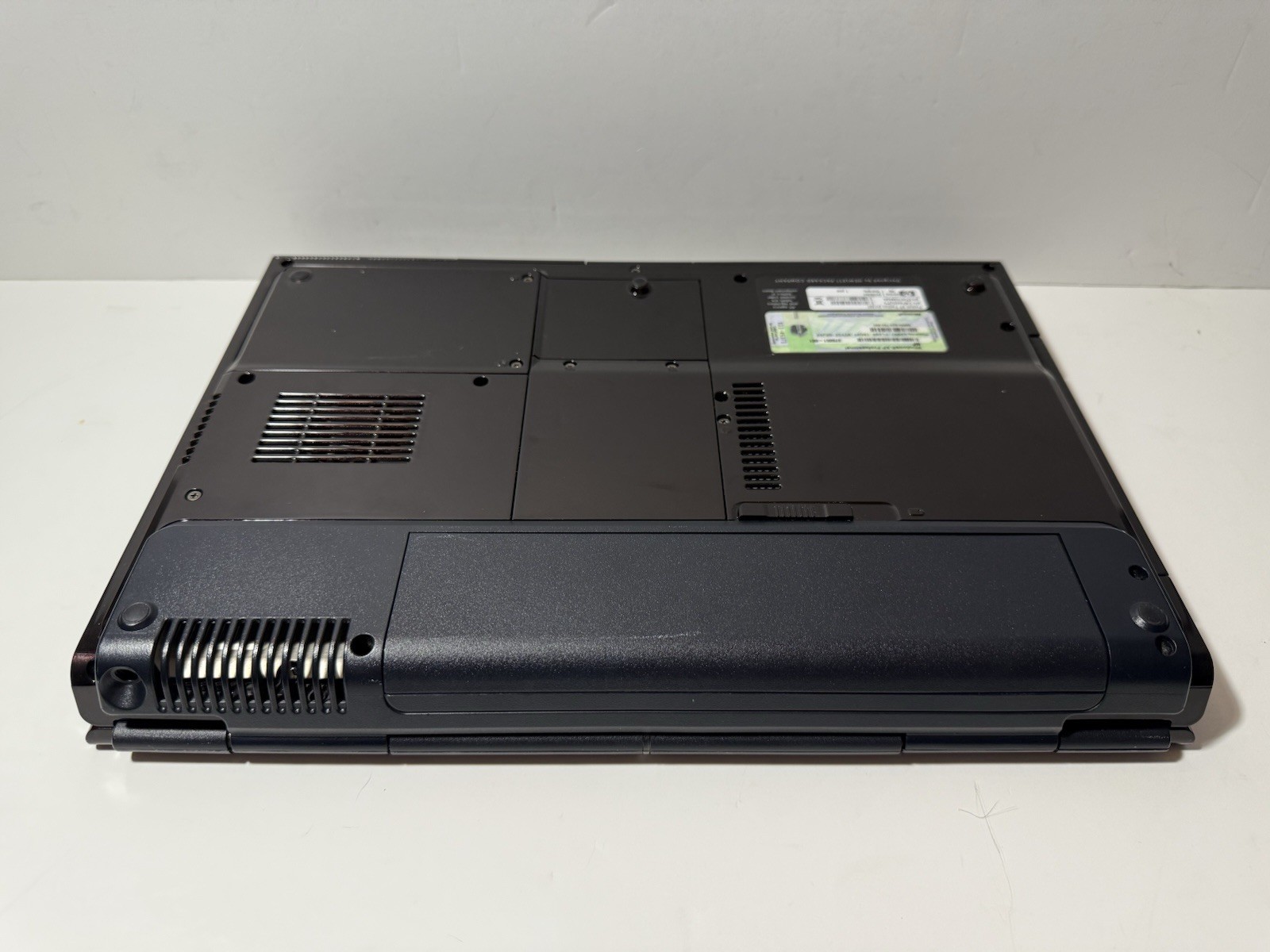 HP Pavilion DV1000 14.1″ 80GB 1GB Intel Pentium M 1.60GHz Windows XP Notebook PC