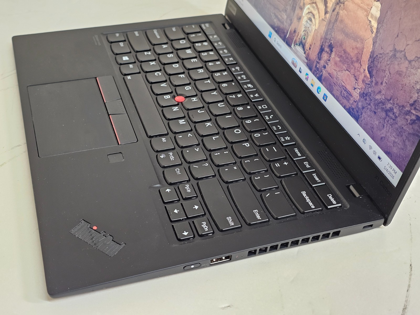 Lenovo X1 Carbon Gen 8 Laptop – 1.8 GHz i7-10610U 16GB 512GB 14″ Touchscreen SP1