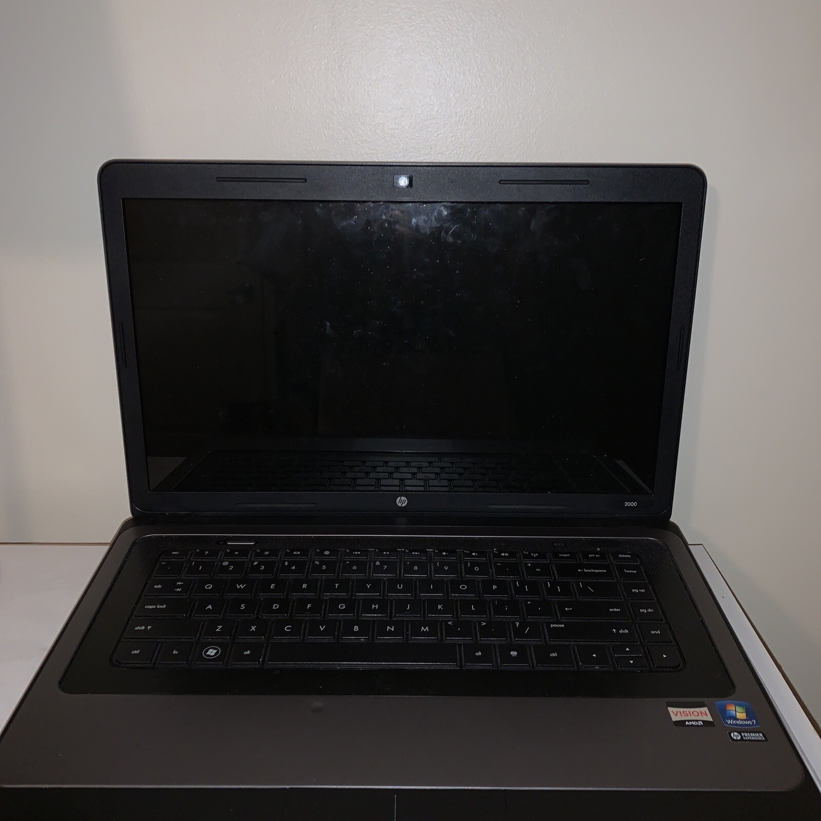 HP 2000-369WM Laptop Not Tested Windows 7 AMD Vision