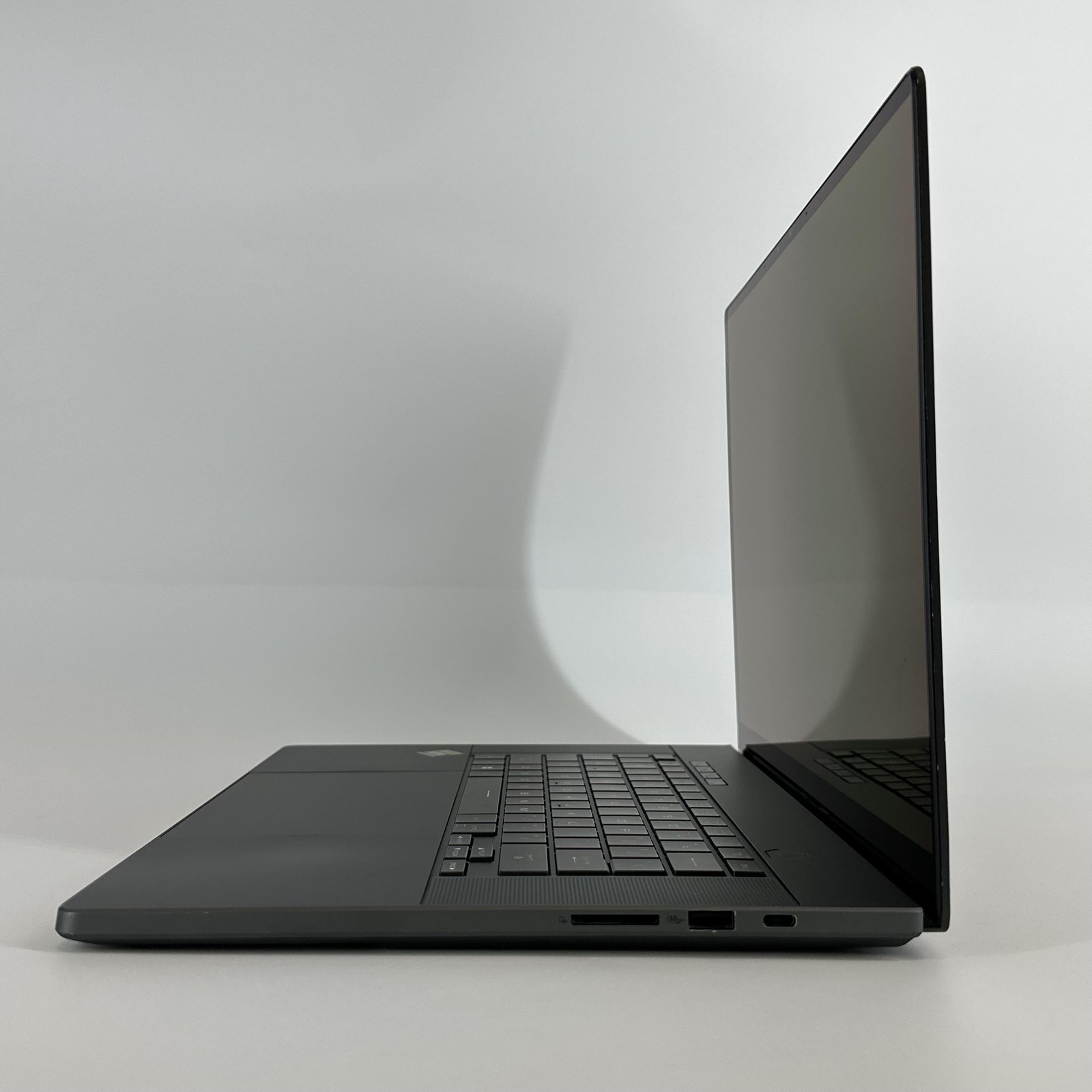 Asus ROG Zephyrus G16 GU605 16 QHD+ 2.5GHz Ultra 9 185H 32GB 2TB/1TB RTX 4080