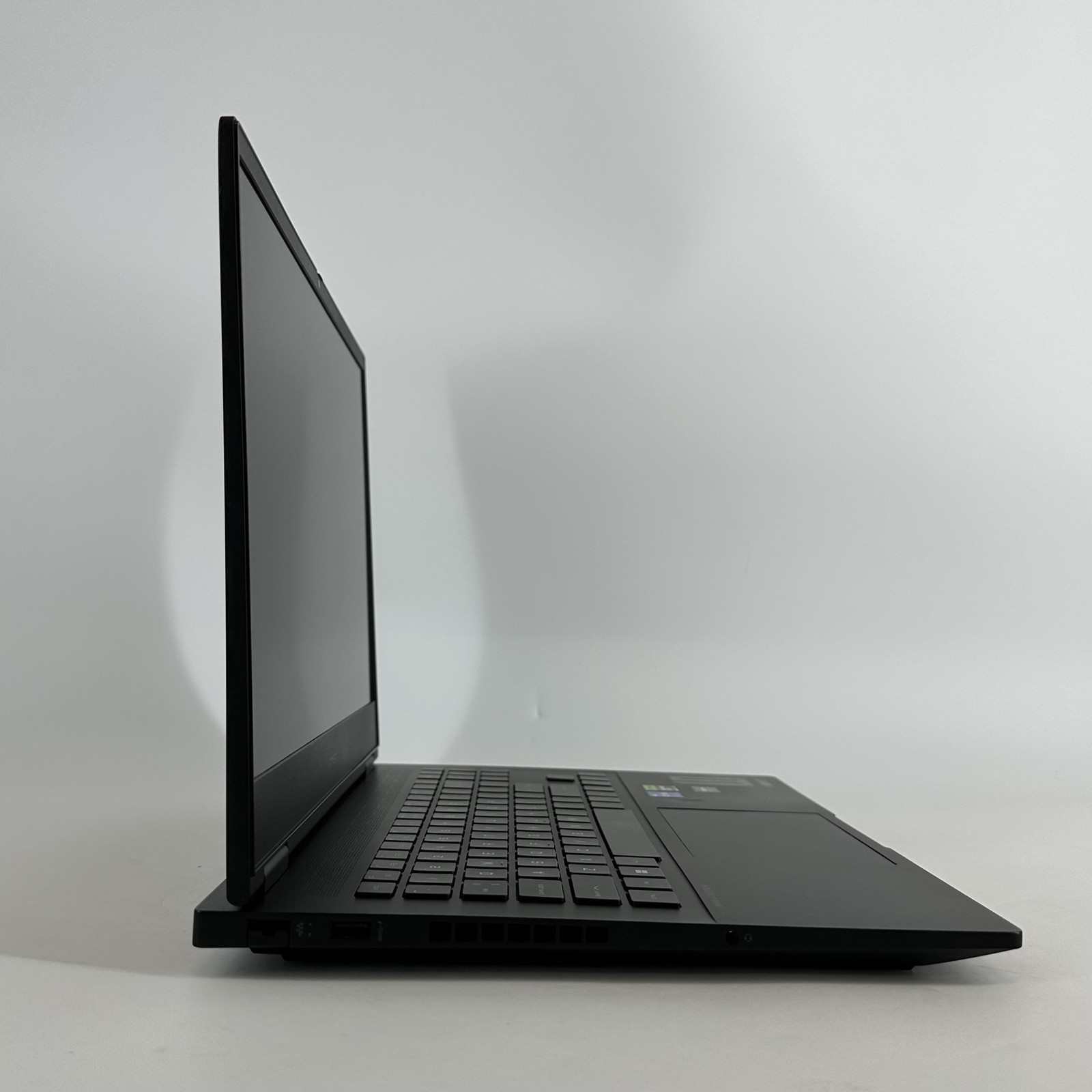 HP Omen 16 Black 165Hz FHD 2.4 GHz i7-13620H 16GB 1TB SSD RTX 4060 Very Good