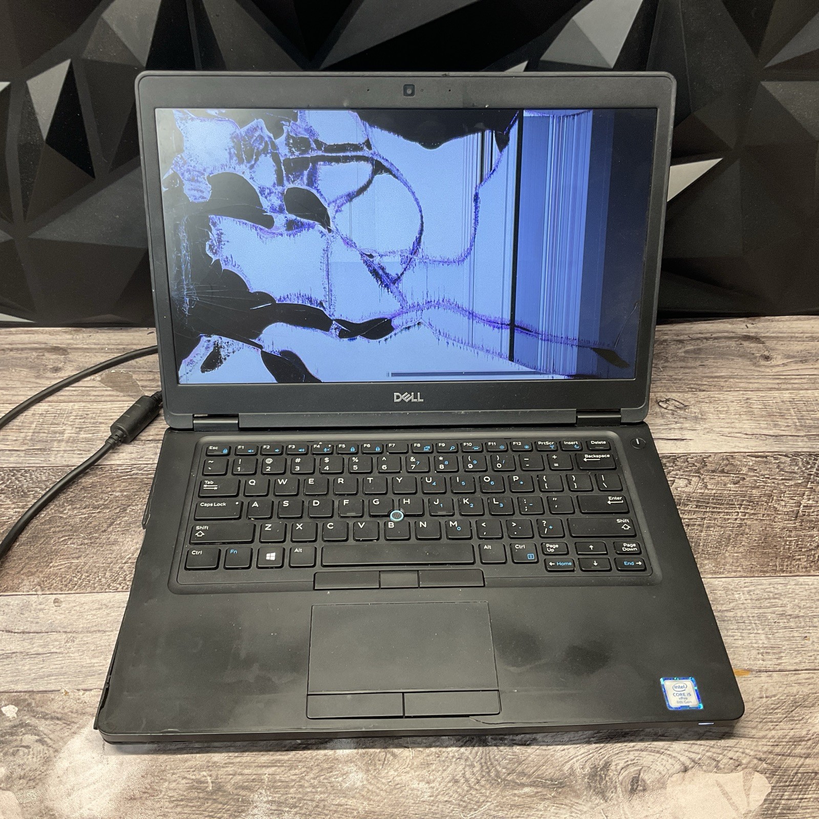 Dell Latitude 5490 / i5 8th Gen / BIOS Unlocked / Cracked Screen / No SSD / O10