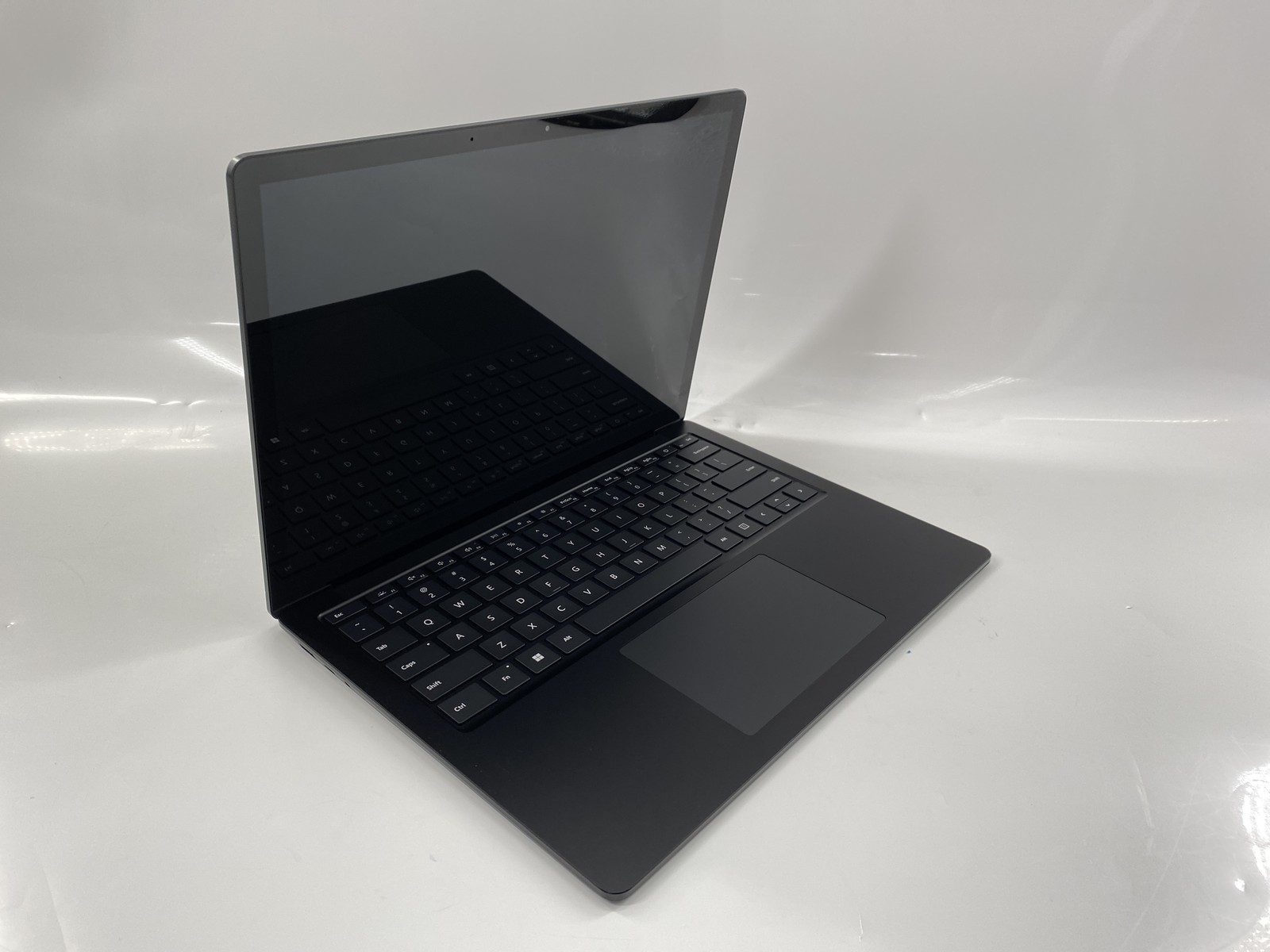 Microsfot Surface Laptop 4 13.5″ AMD Ryzen 7 | 16GB 512GB-SSD | Fair Condition*
