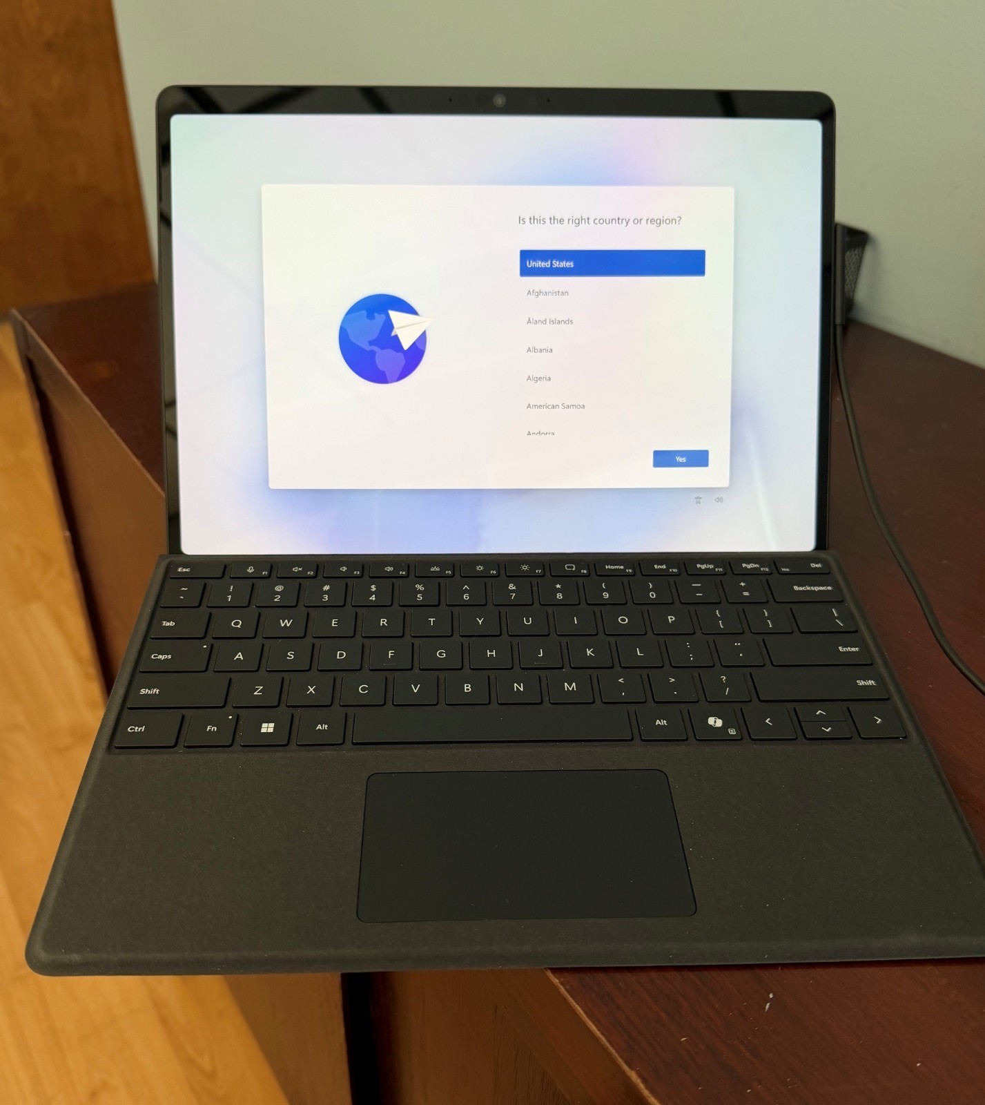 Microsoft Surface Pro Copilot+ PC 13″ 16GB Ram 1TB SSD (11th Edition) & Keyboard